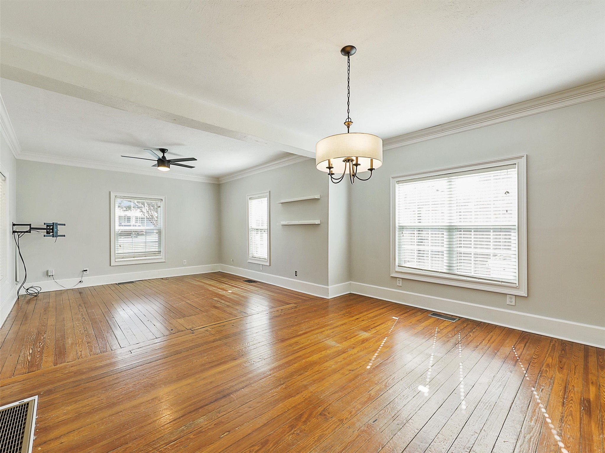 607 W Walnut Street
