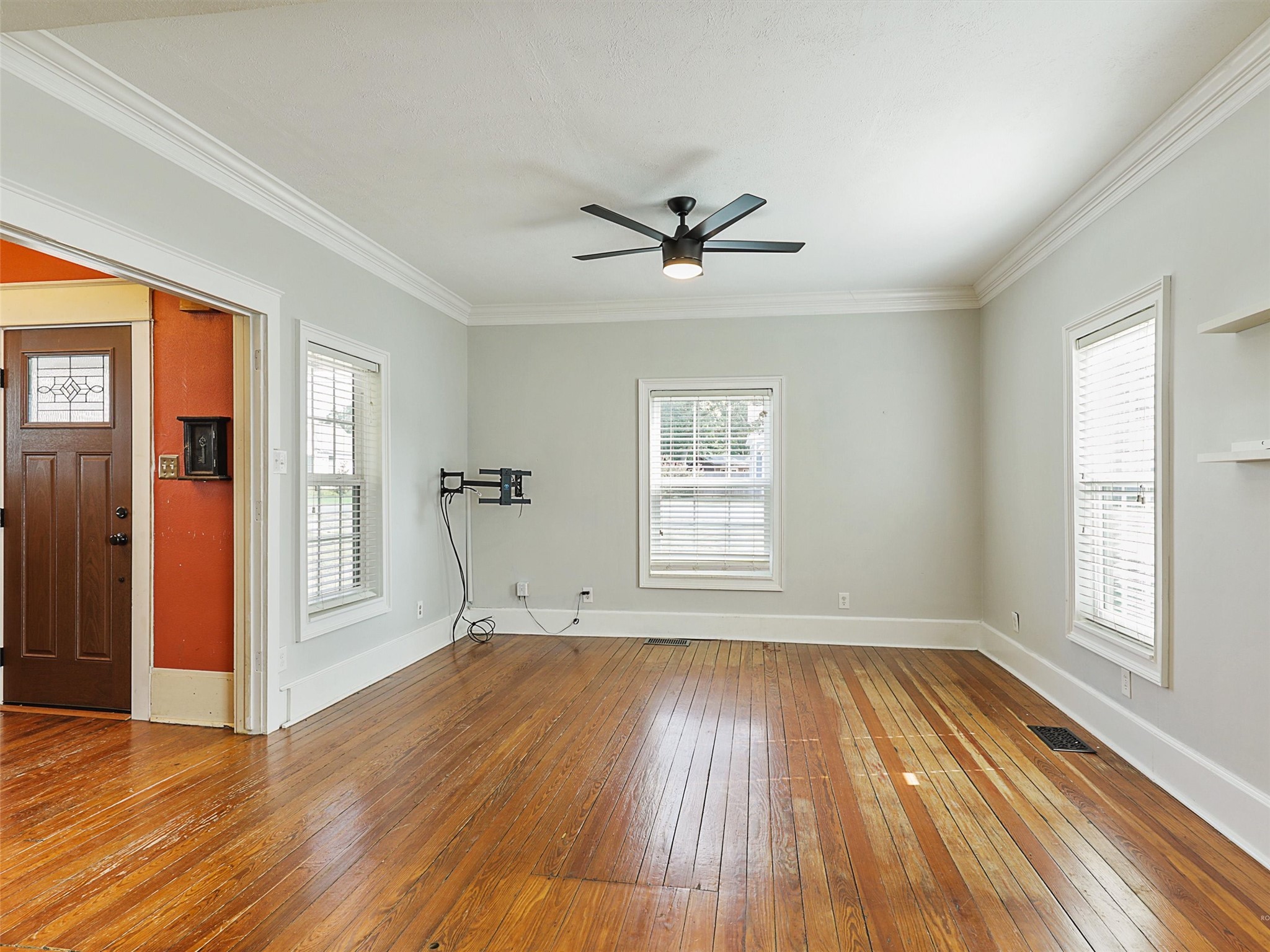 607 W Walnut Street