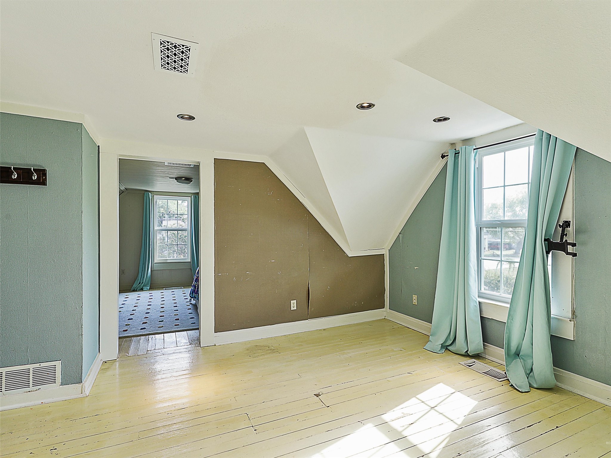 607 W Walnut Street
