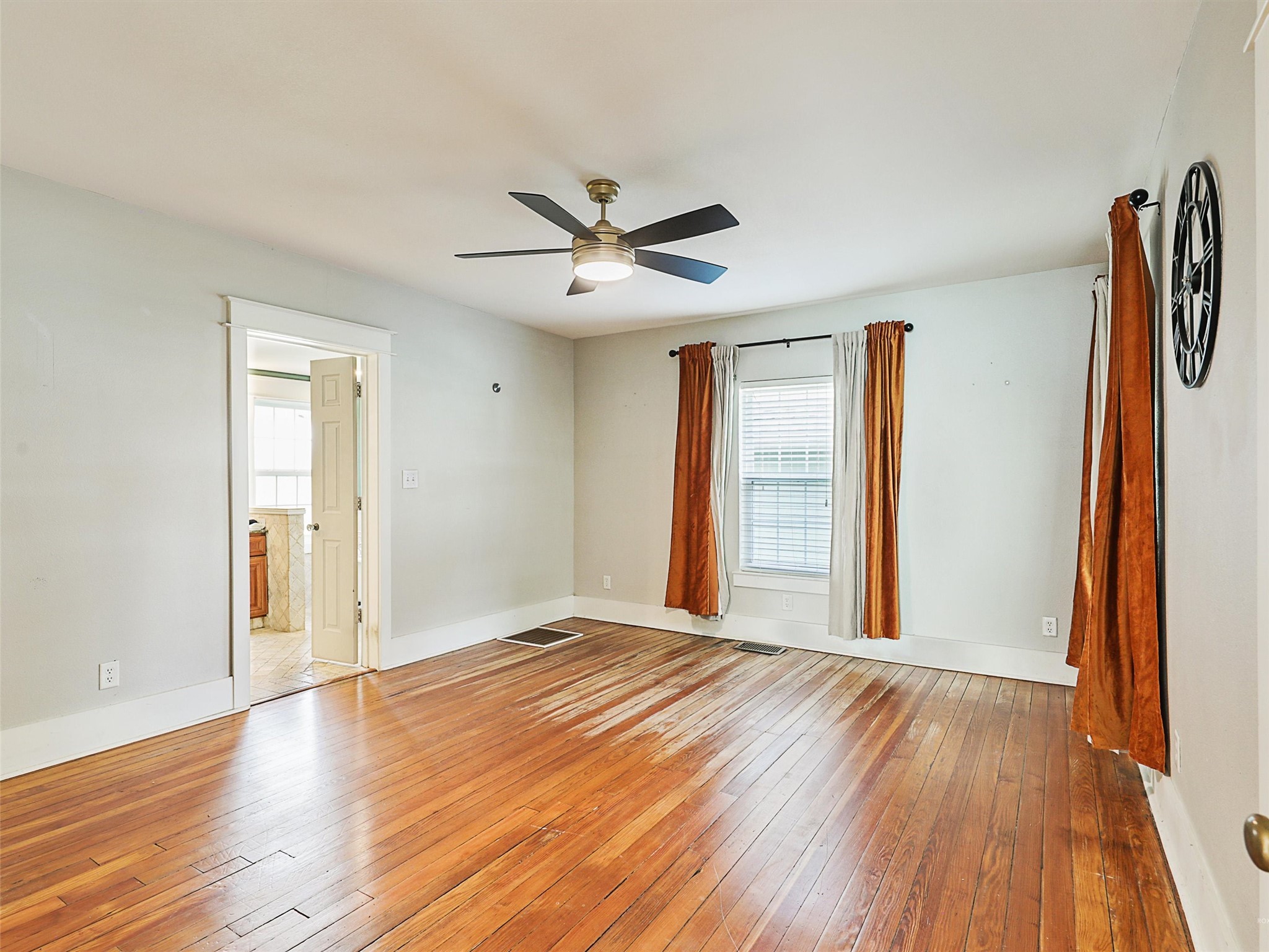 607 W Walnut Street