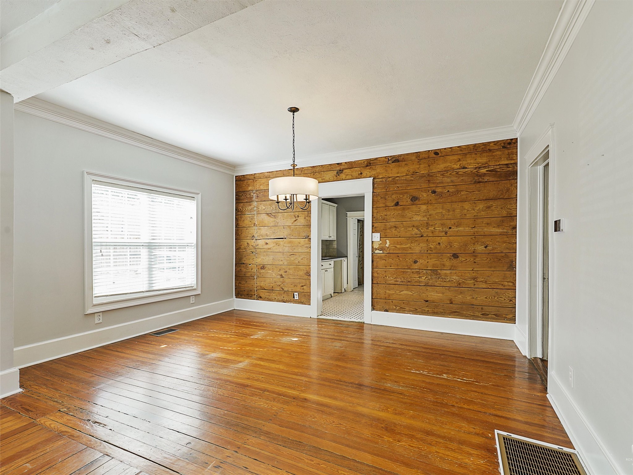 607 W Walnut Street