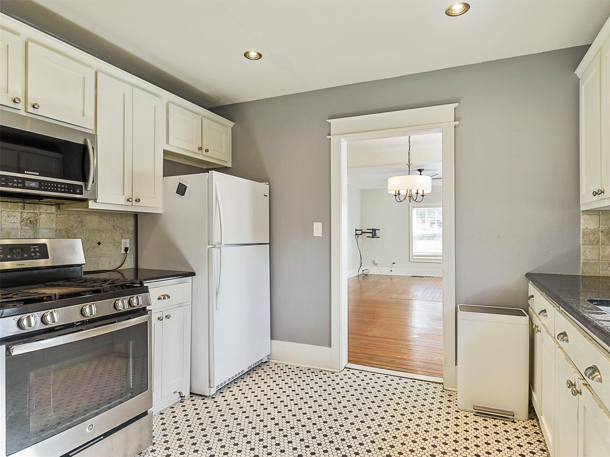 607 W Walnut Street