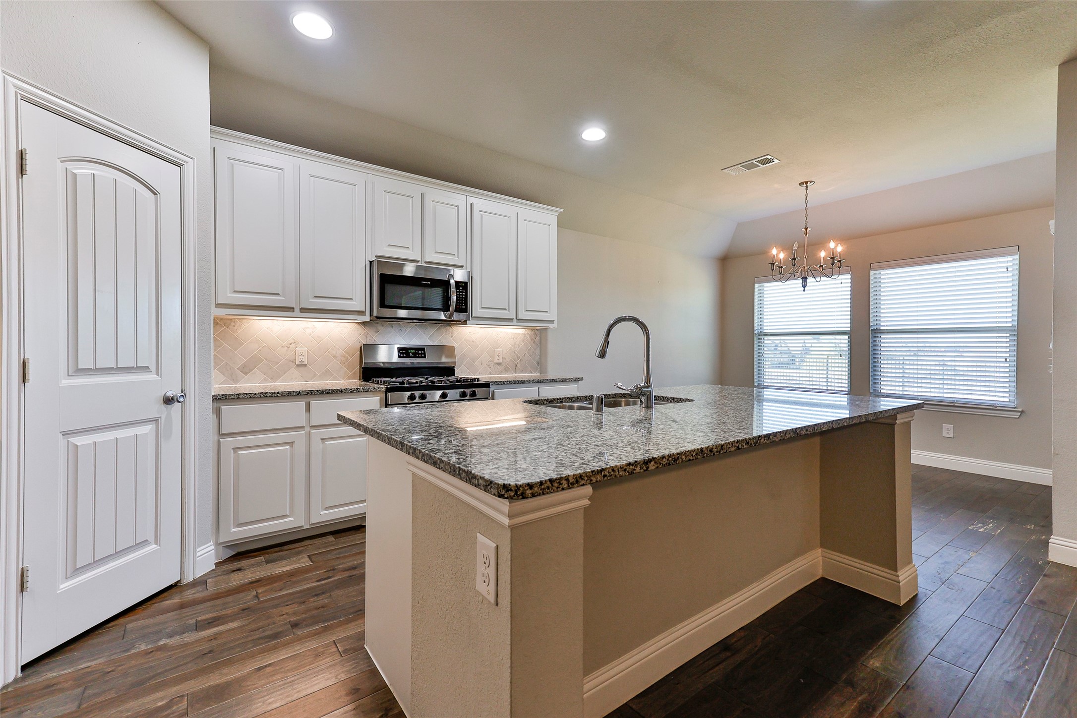 1404 Macaw Court