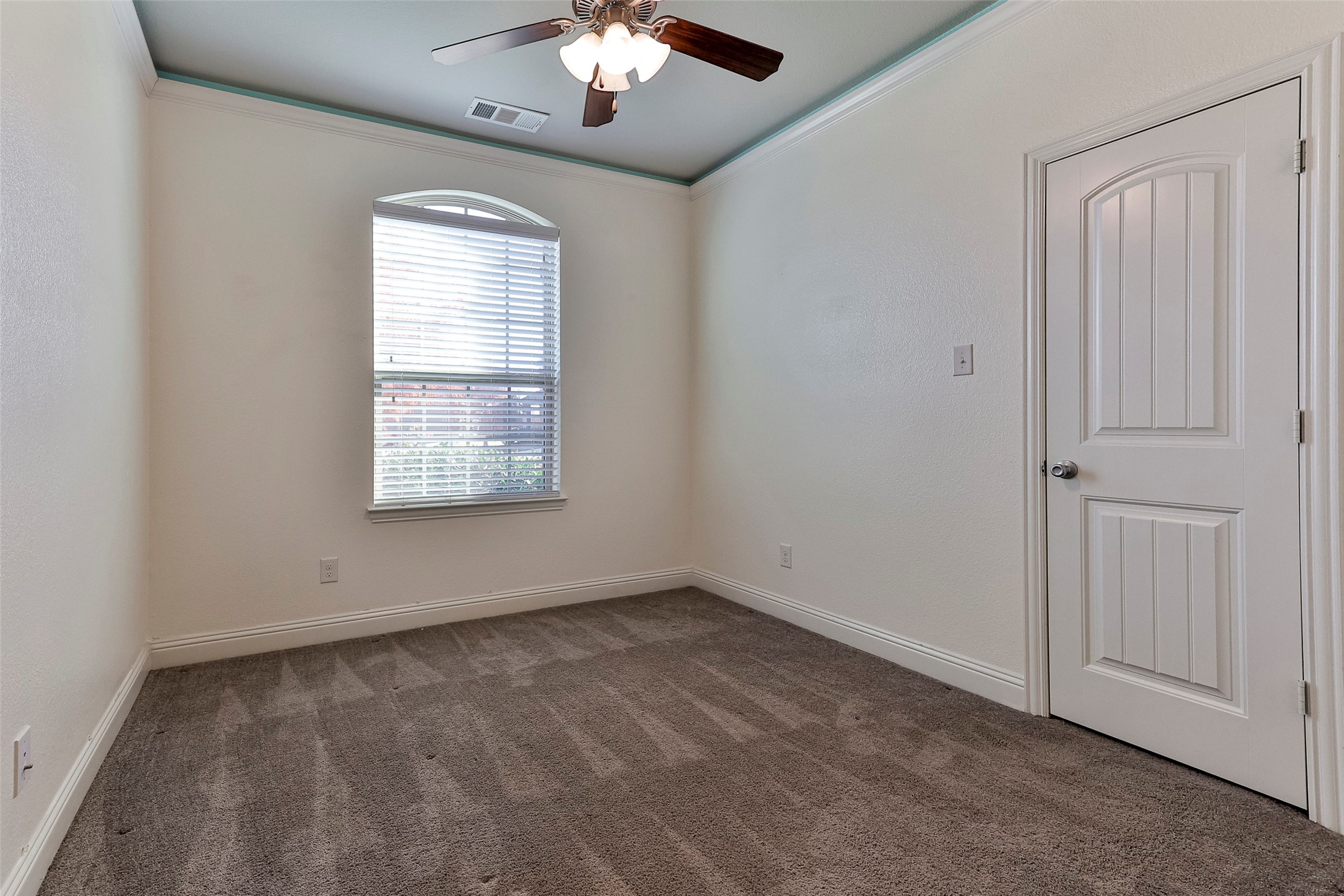 1404 Macaw Court