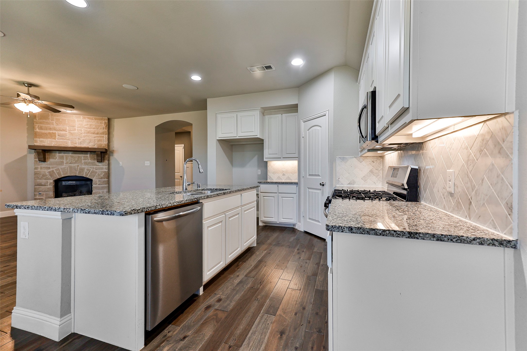 1404 Macaw Court