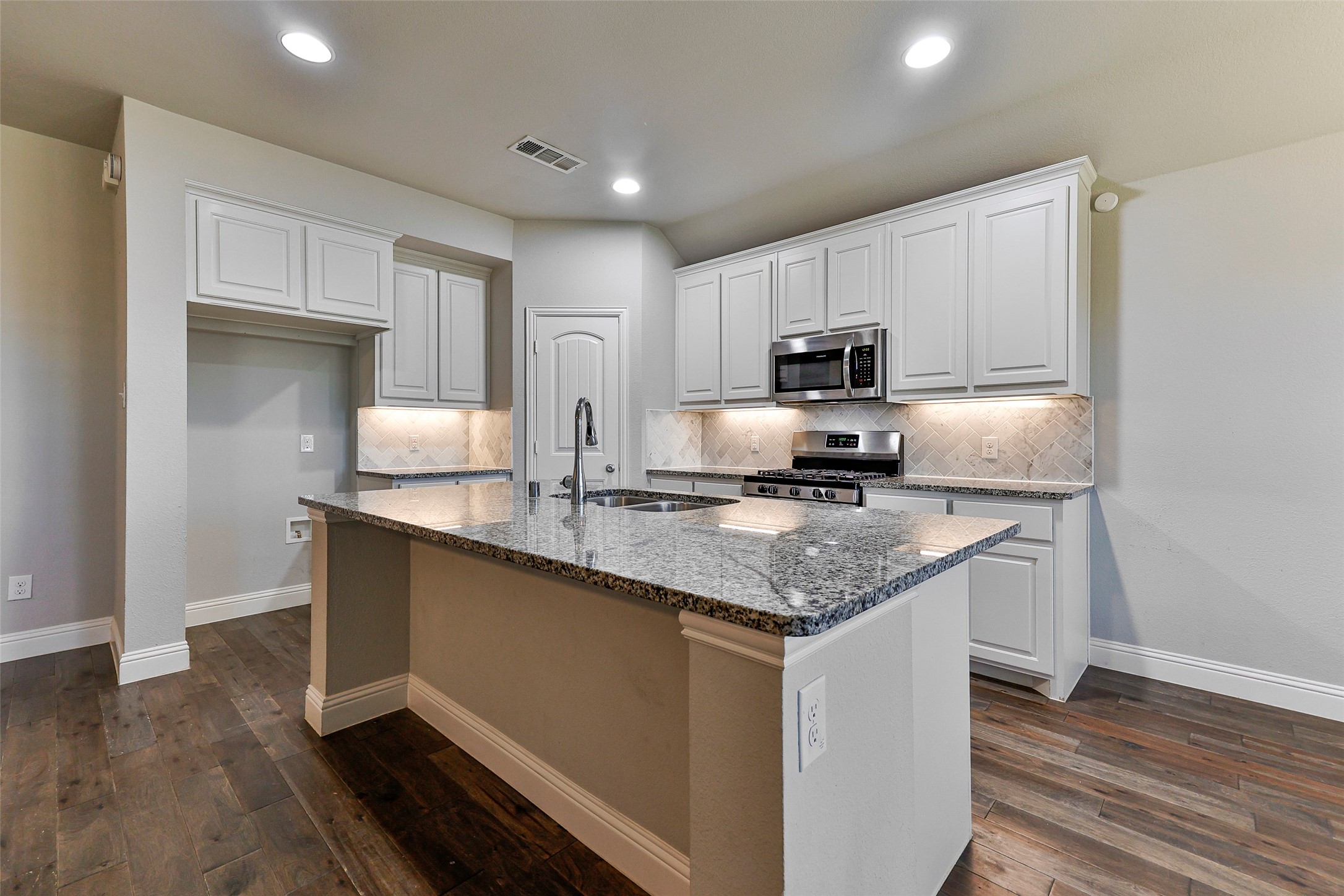 1404 Macaw Court