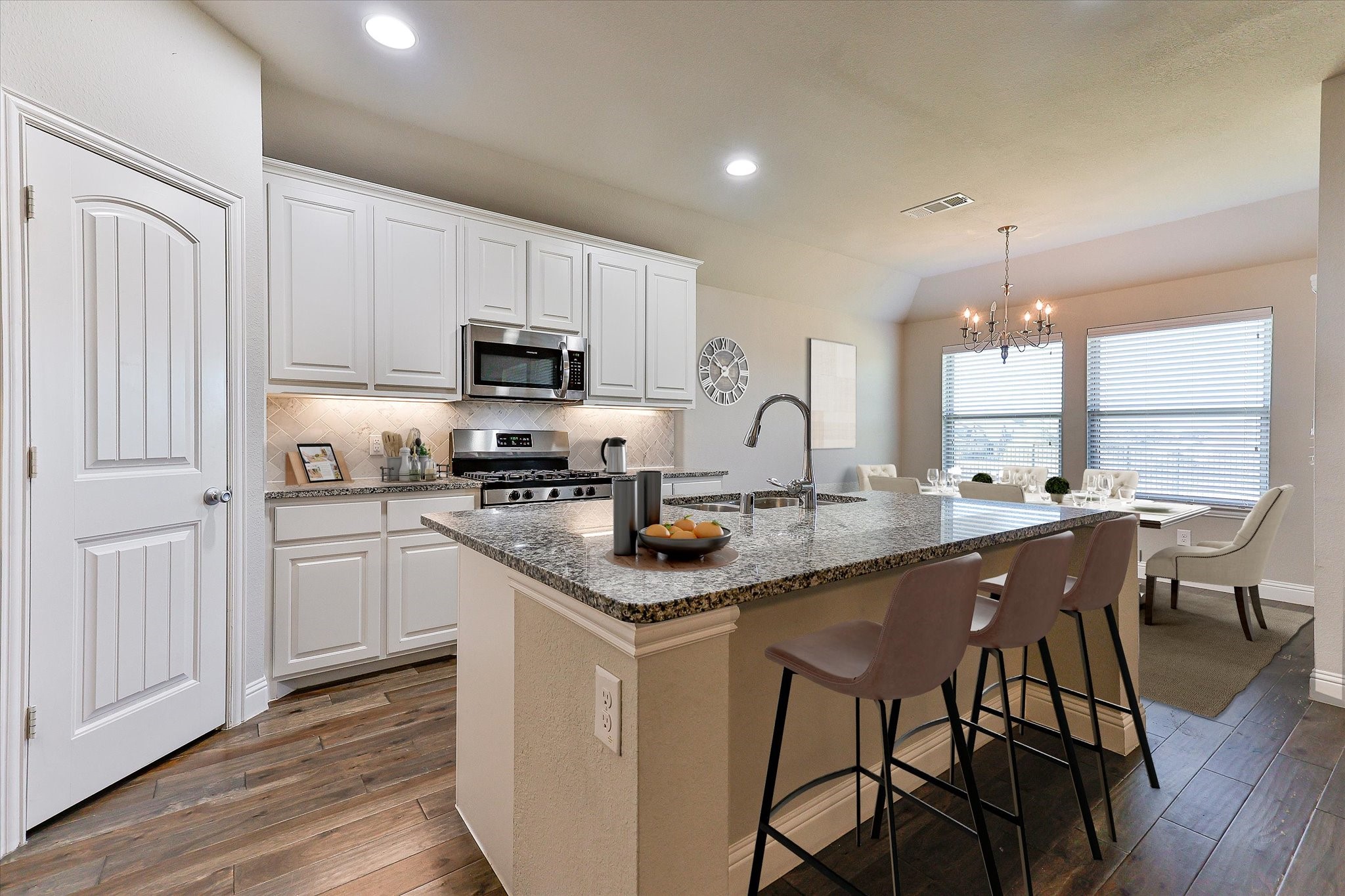 1404 Macaw Court