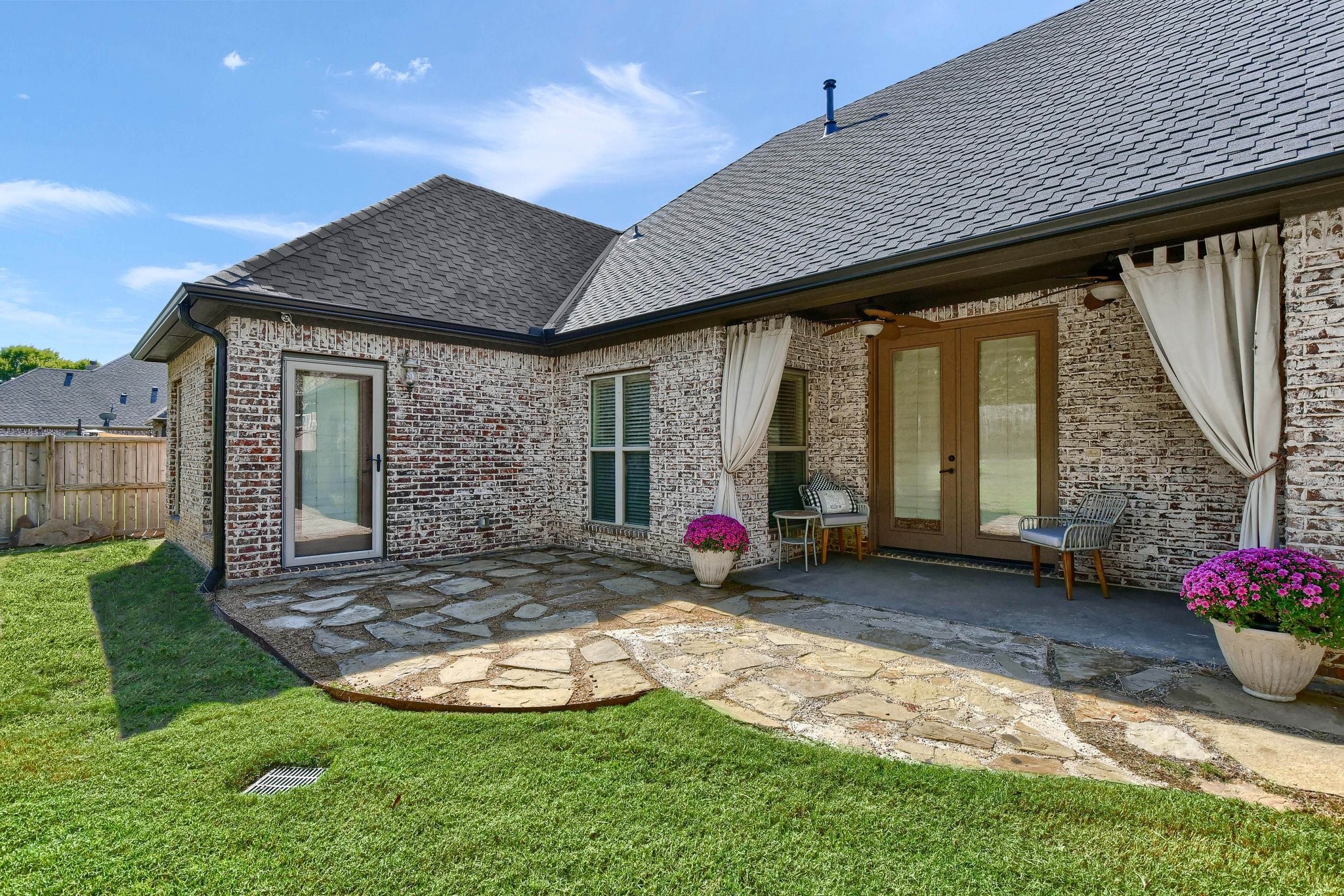 3121 Rivercrest Drive