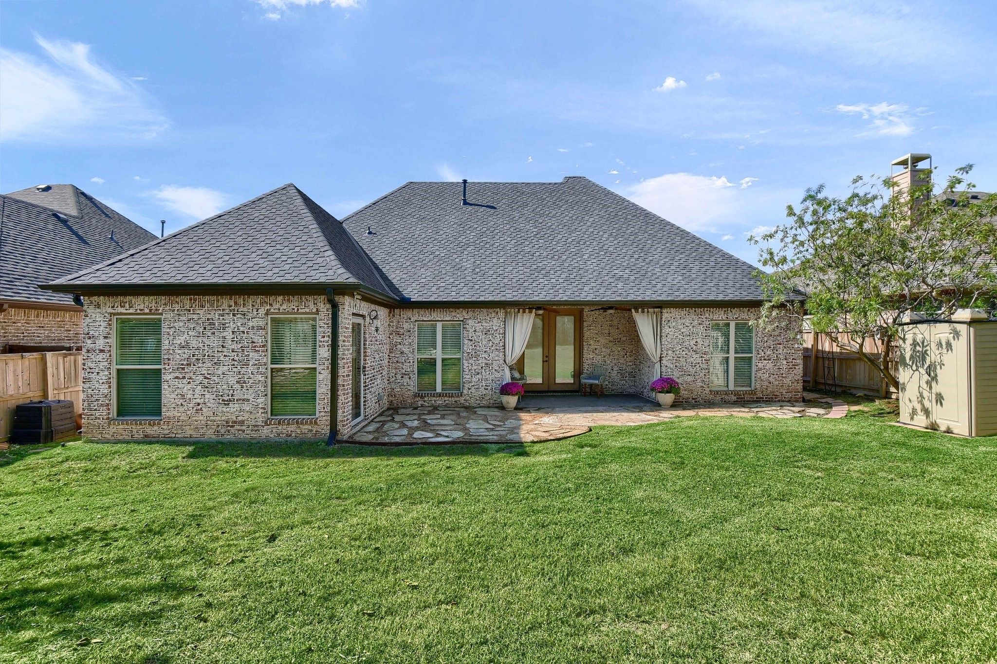3121 Rivercrest Drive