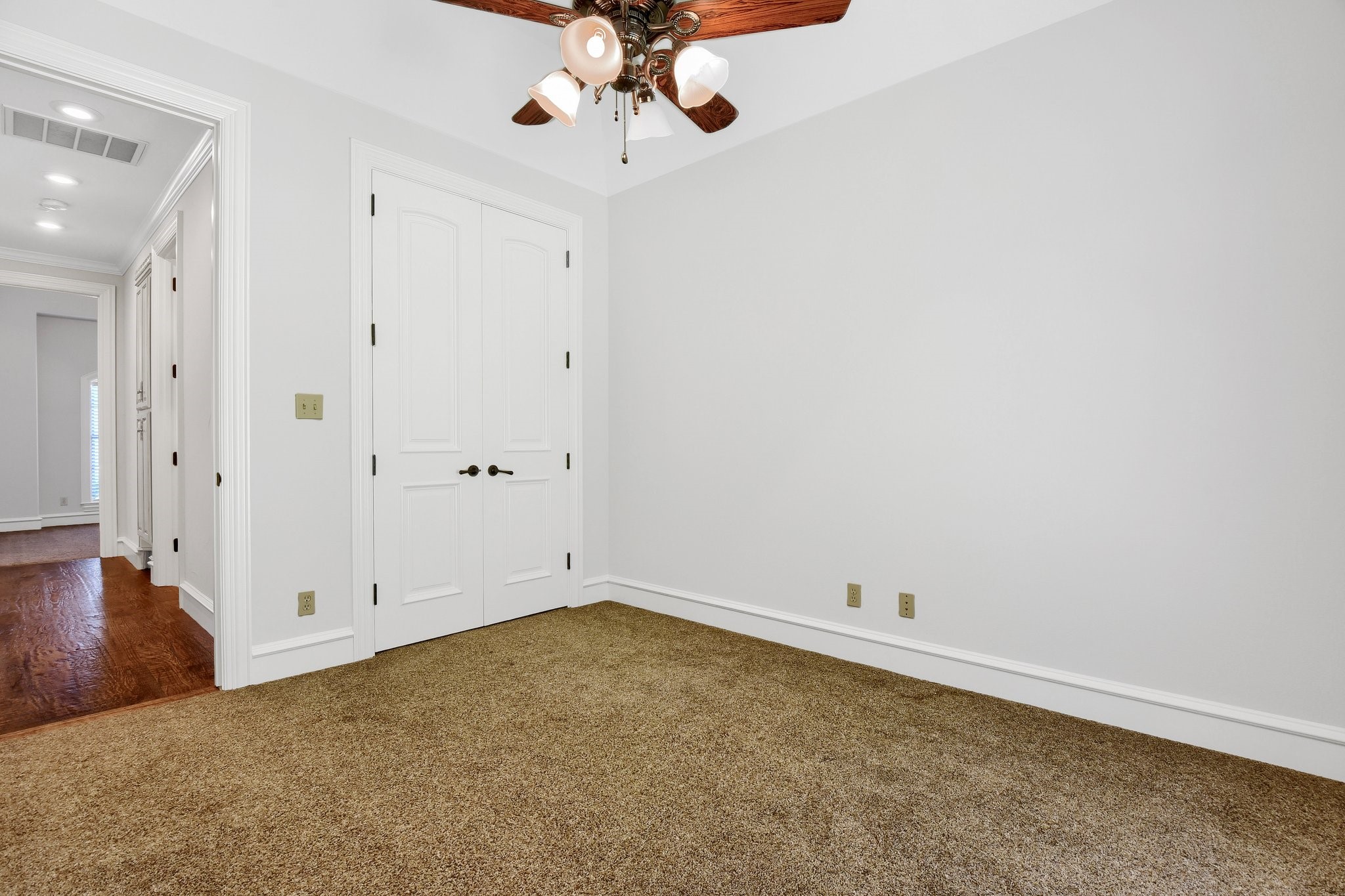 3121 Rivercrest Drive