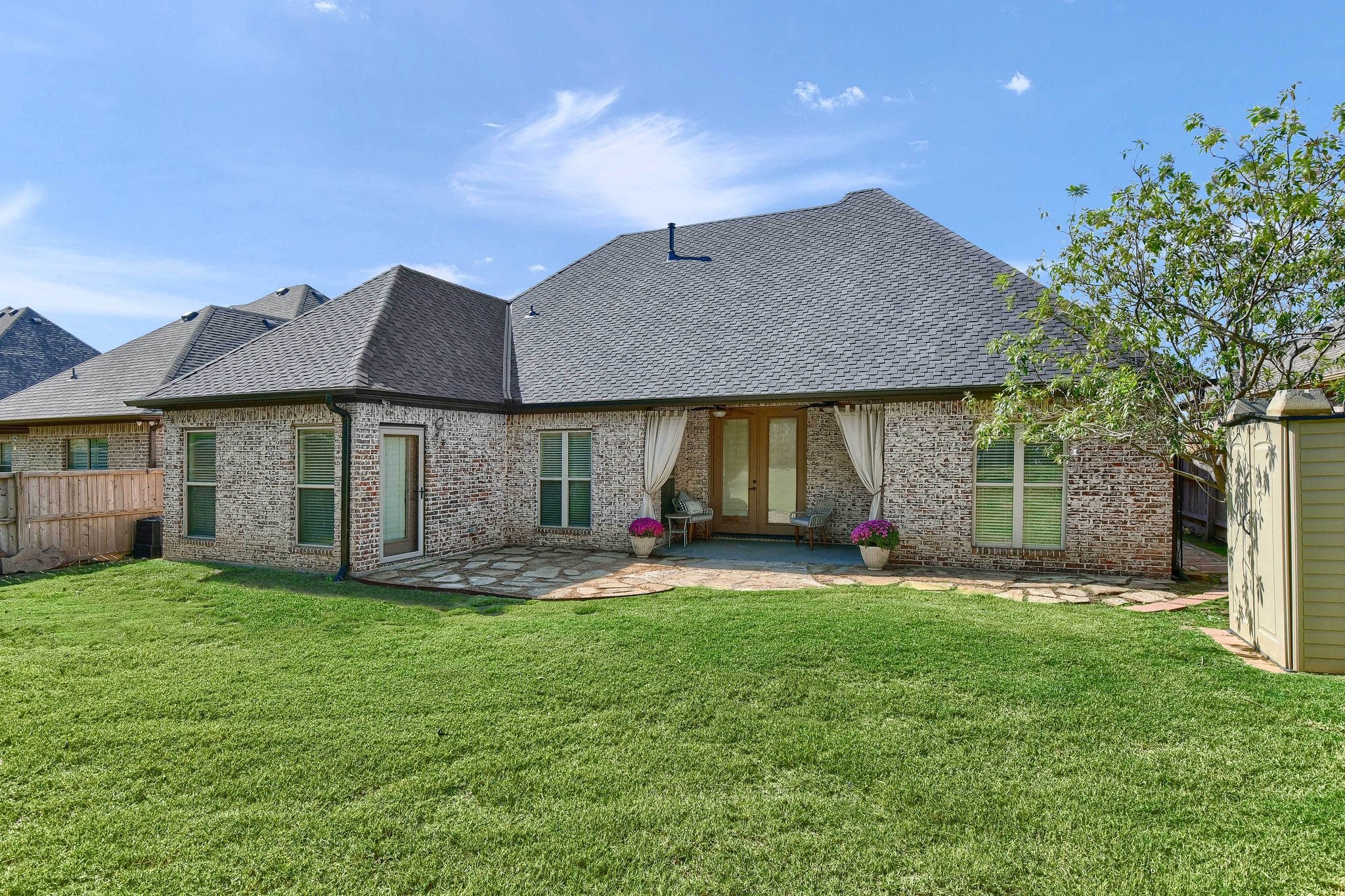 3121 Rivercrest Drive