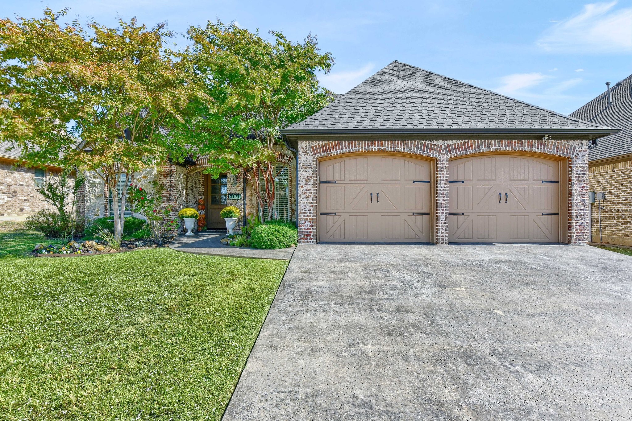 3121 Rivercrest Drive