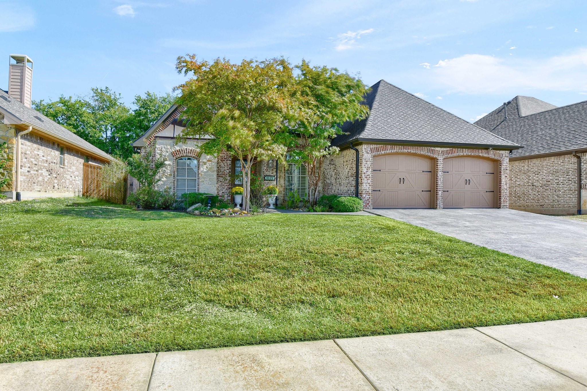 3121 Rivercrest Drive