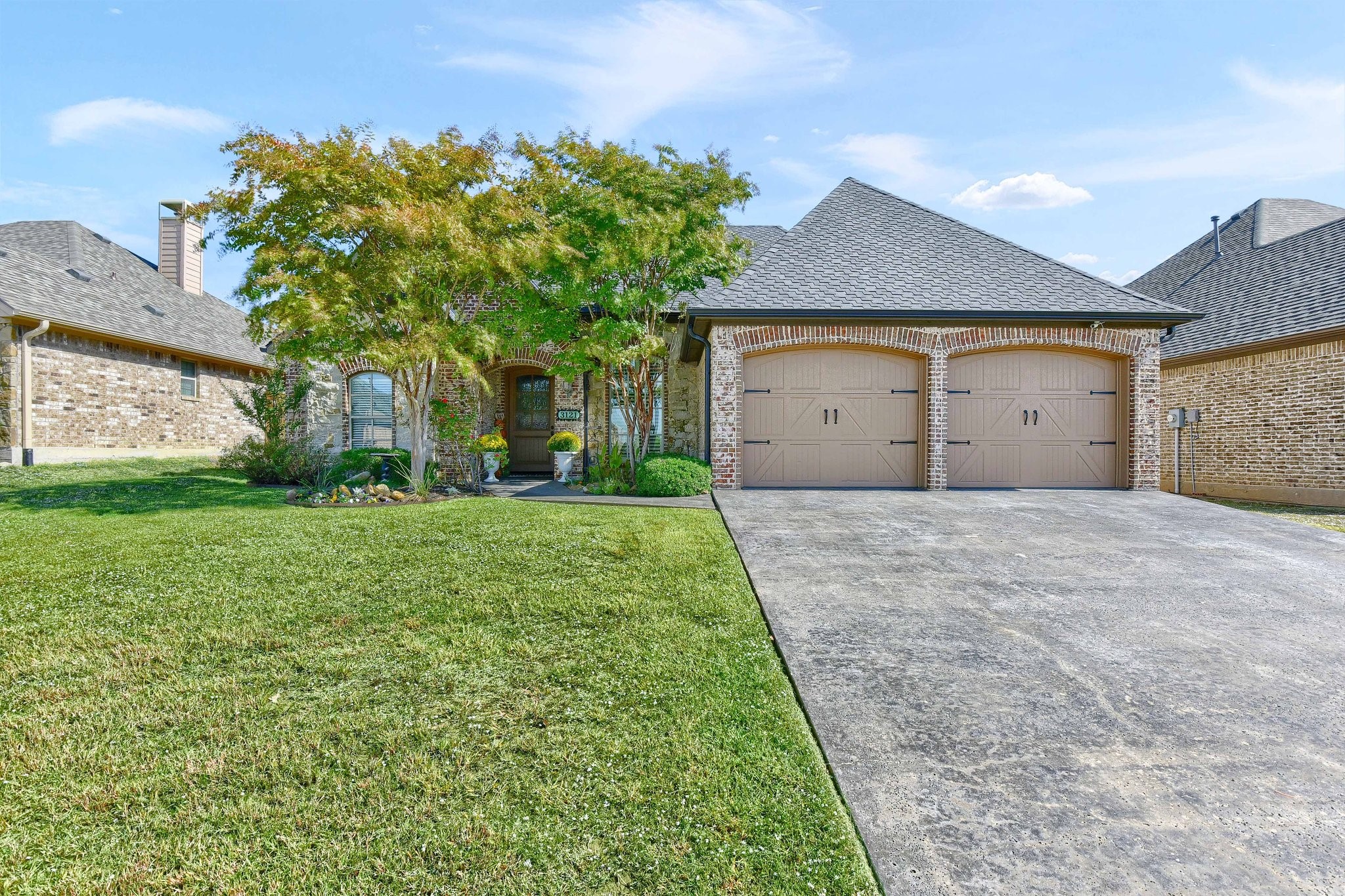 3121 Rivercrest Drive