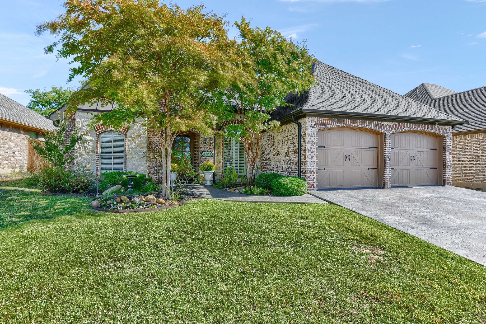 3121 Rivercrest Drive