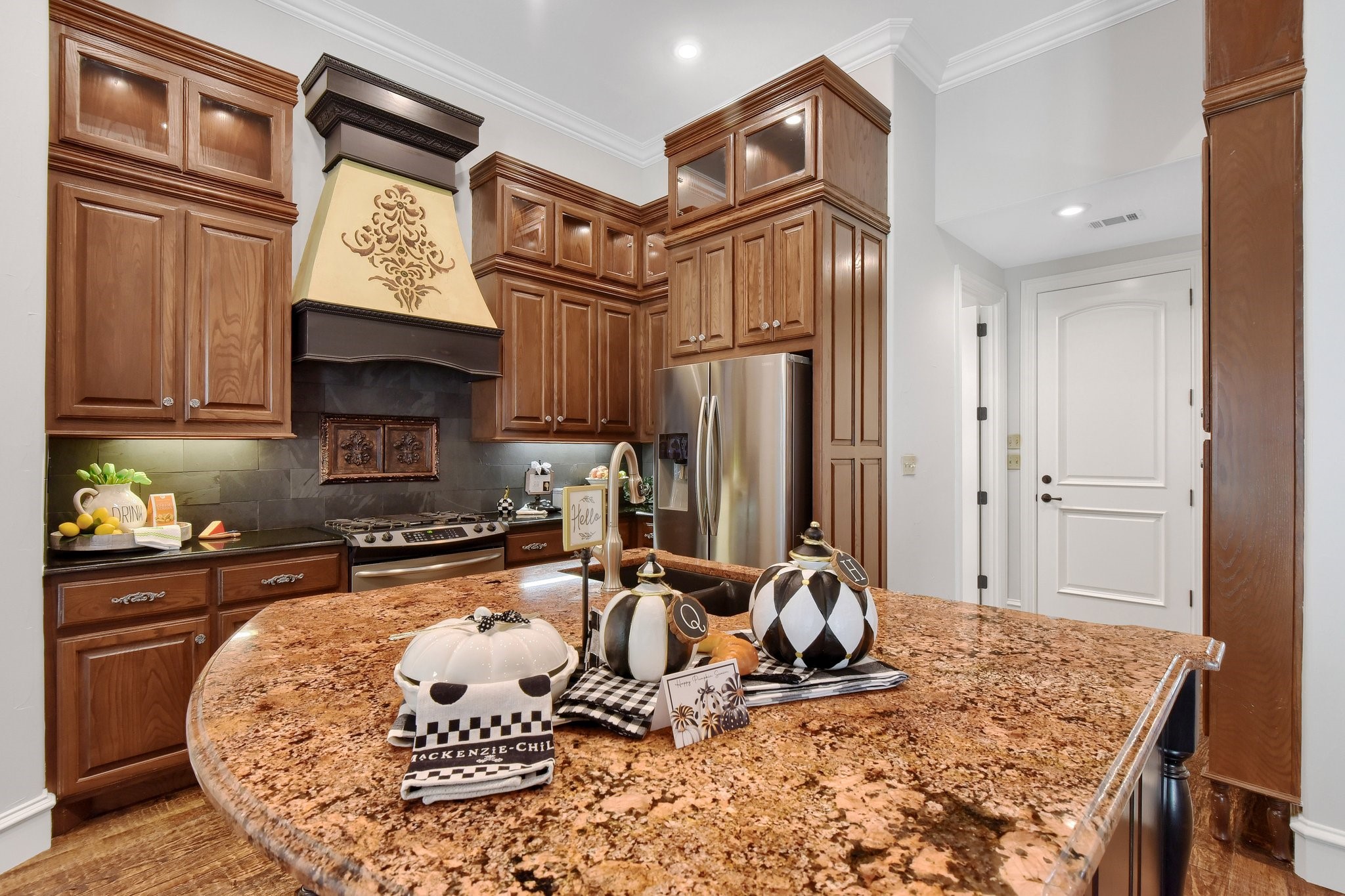 3121 Rivercrest Drive