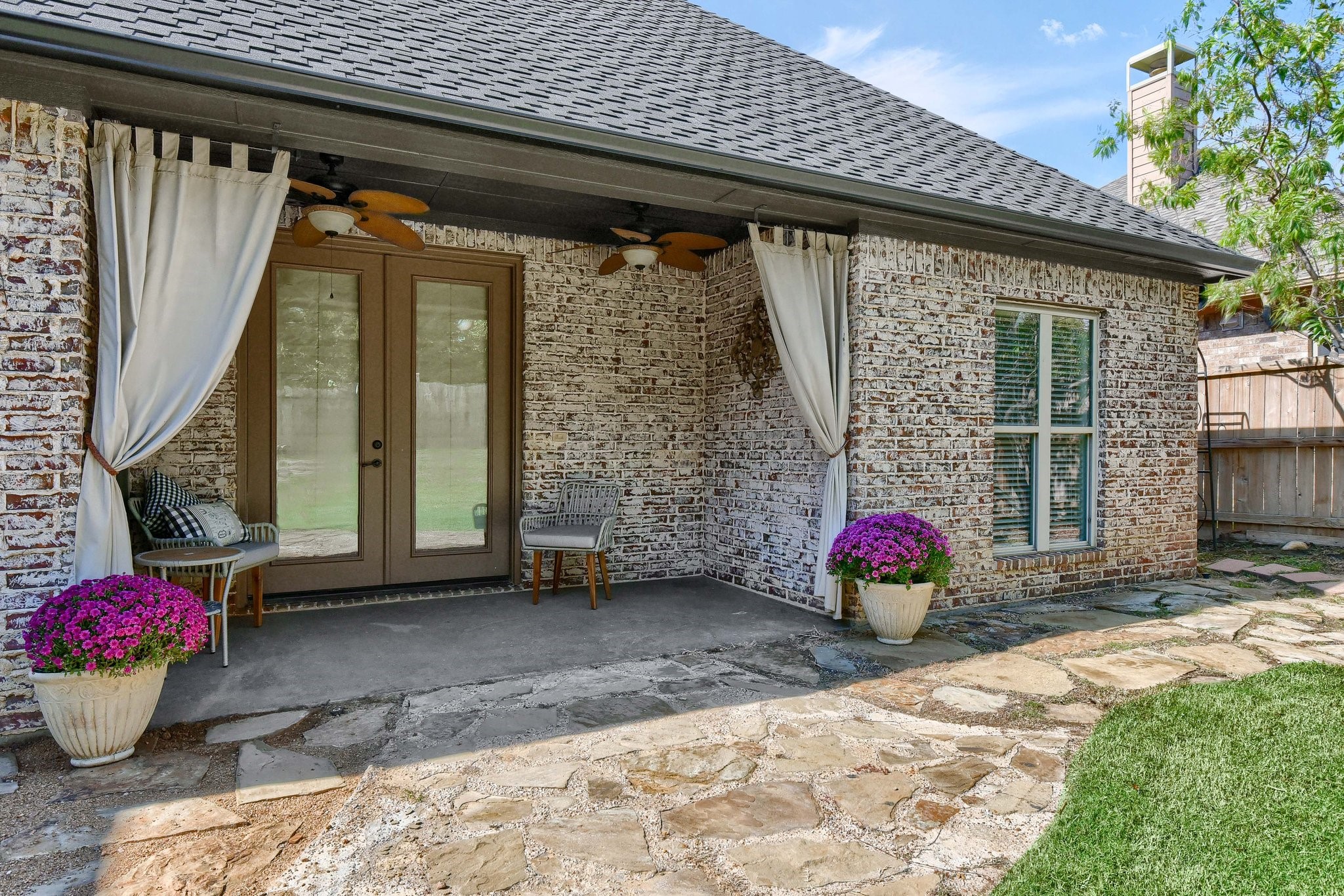 3121 Rivercrest Drive