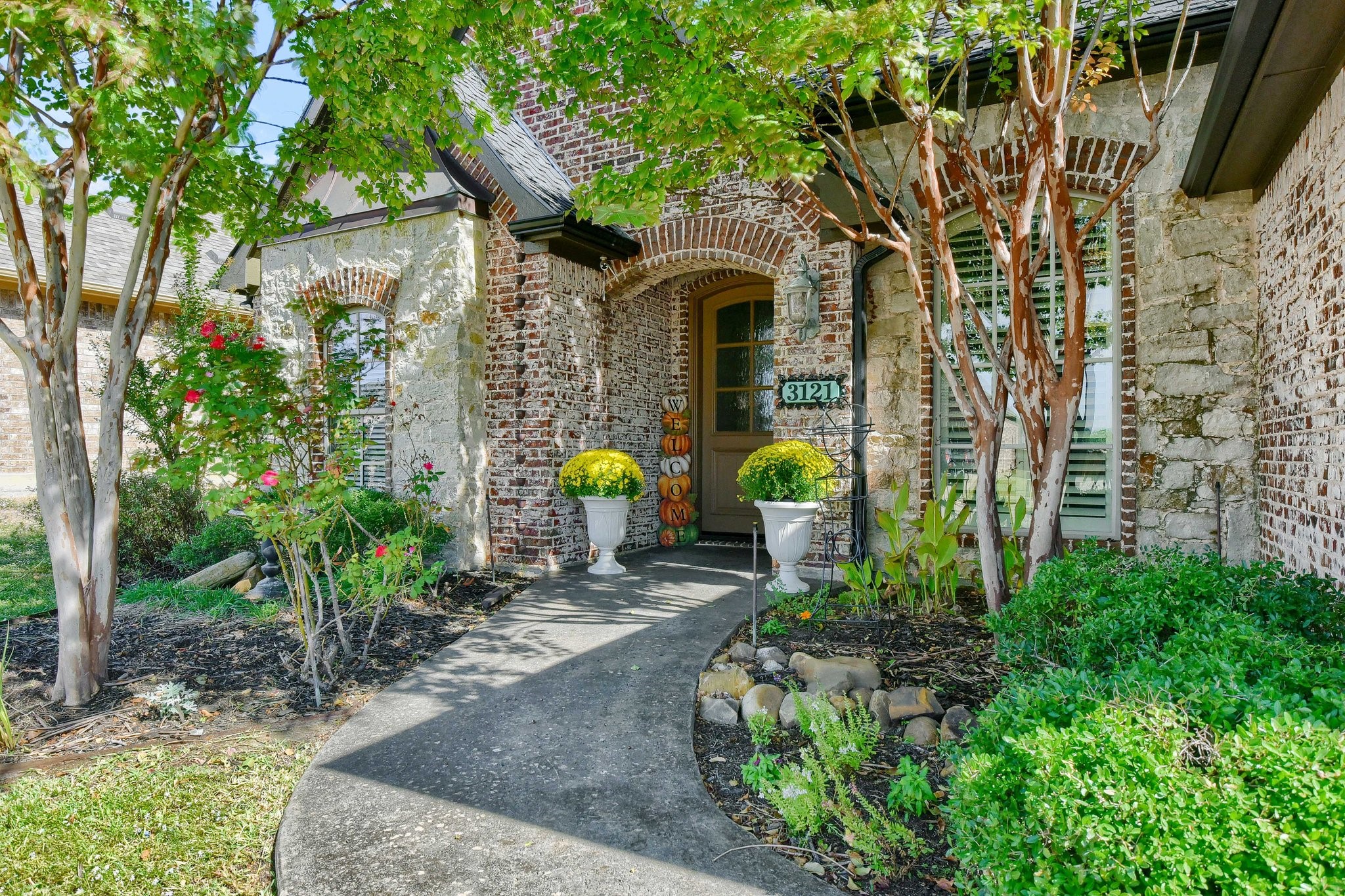 3121 Rivercrest Drive