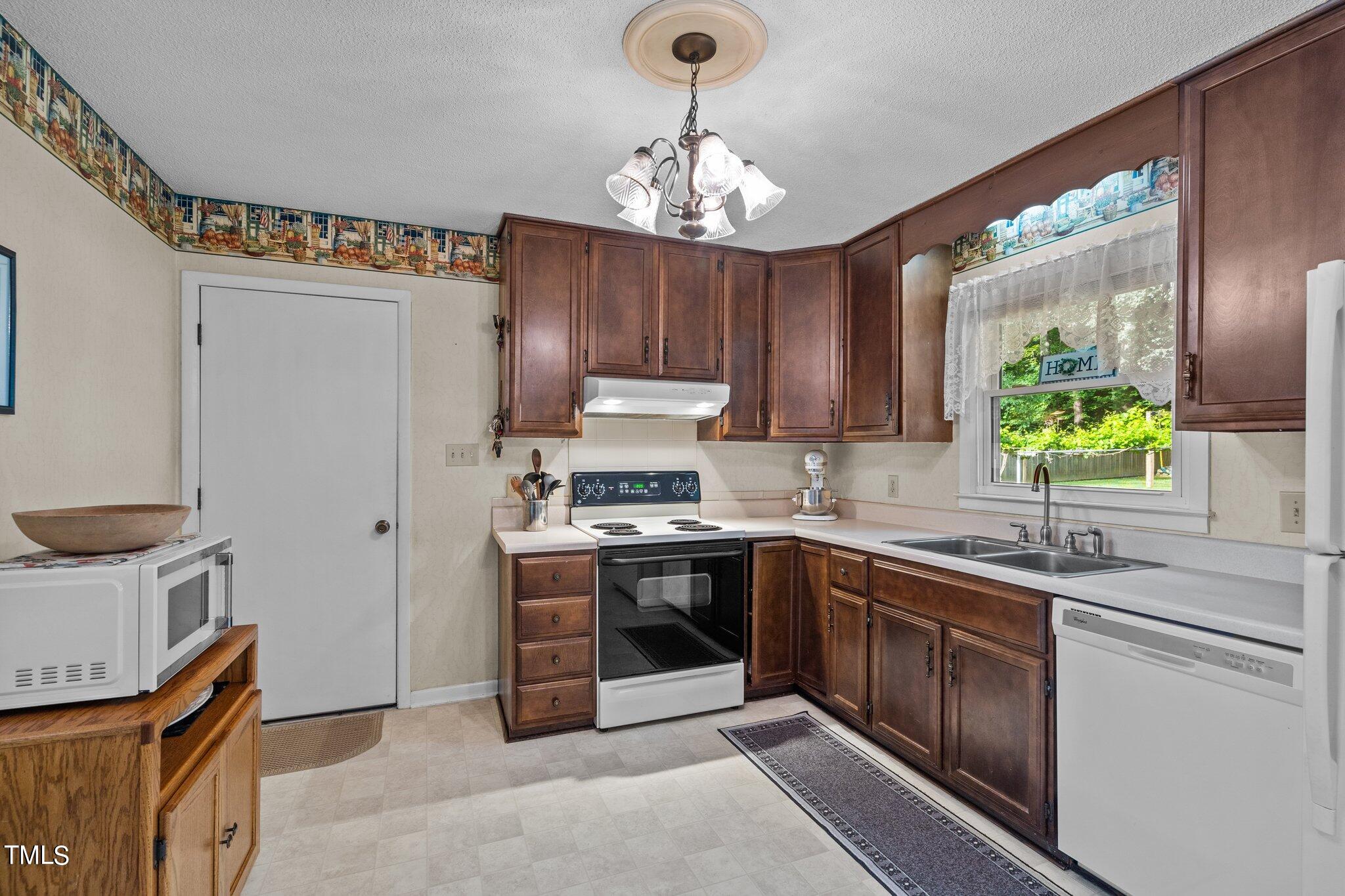 2015 Englewood Drive