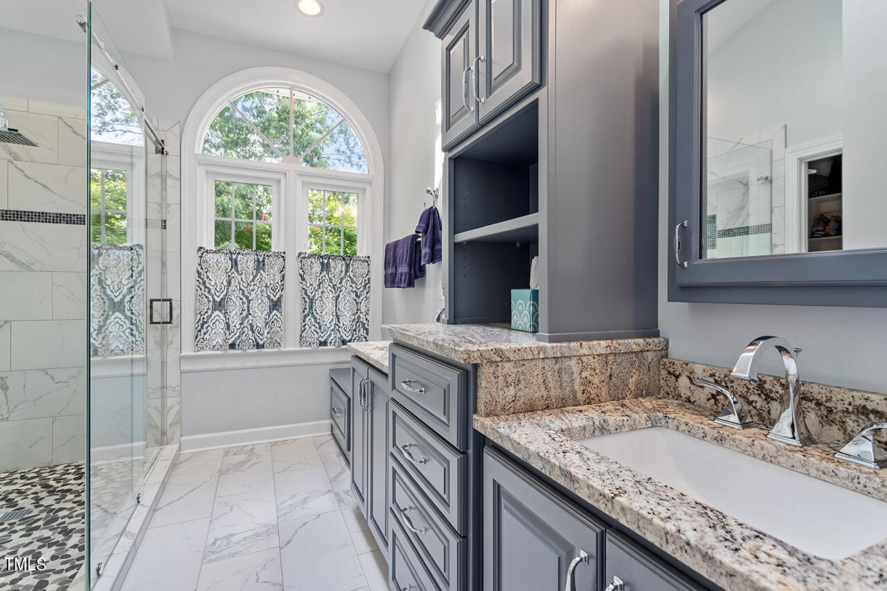 103 Thorncliff Circle