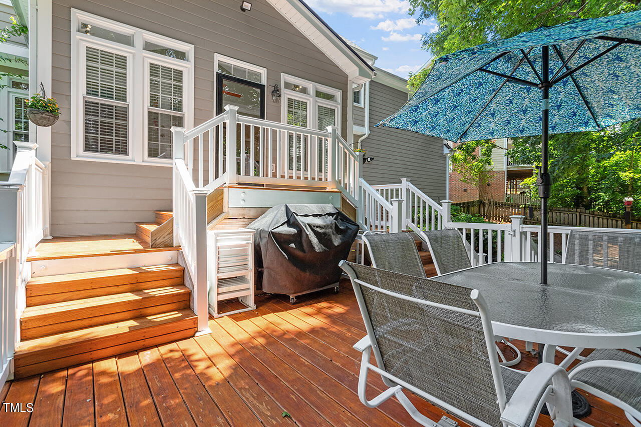 103 Thorncliff Circle