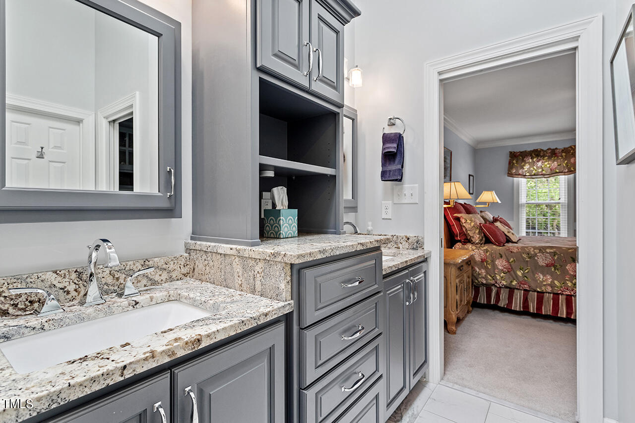 103 Thorncliff Circle