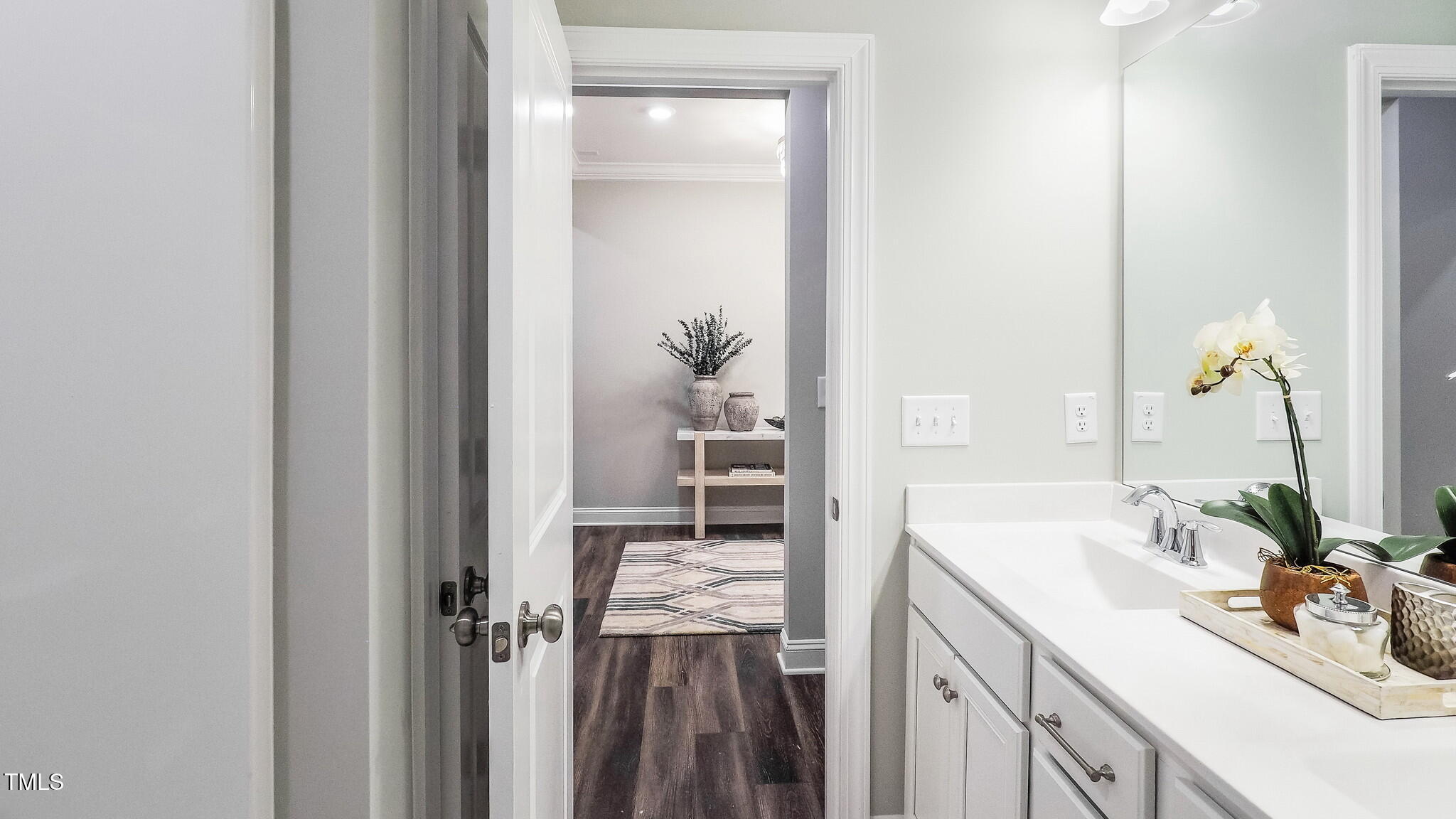 1502 Red Roses Avenue