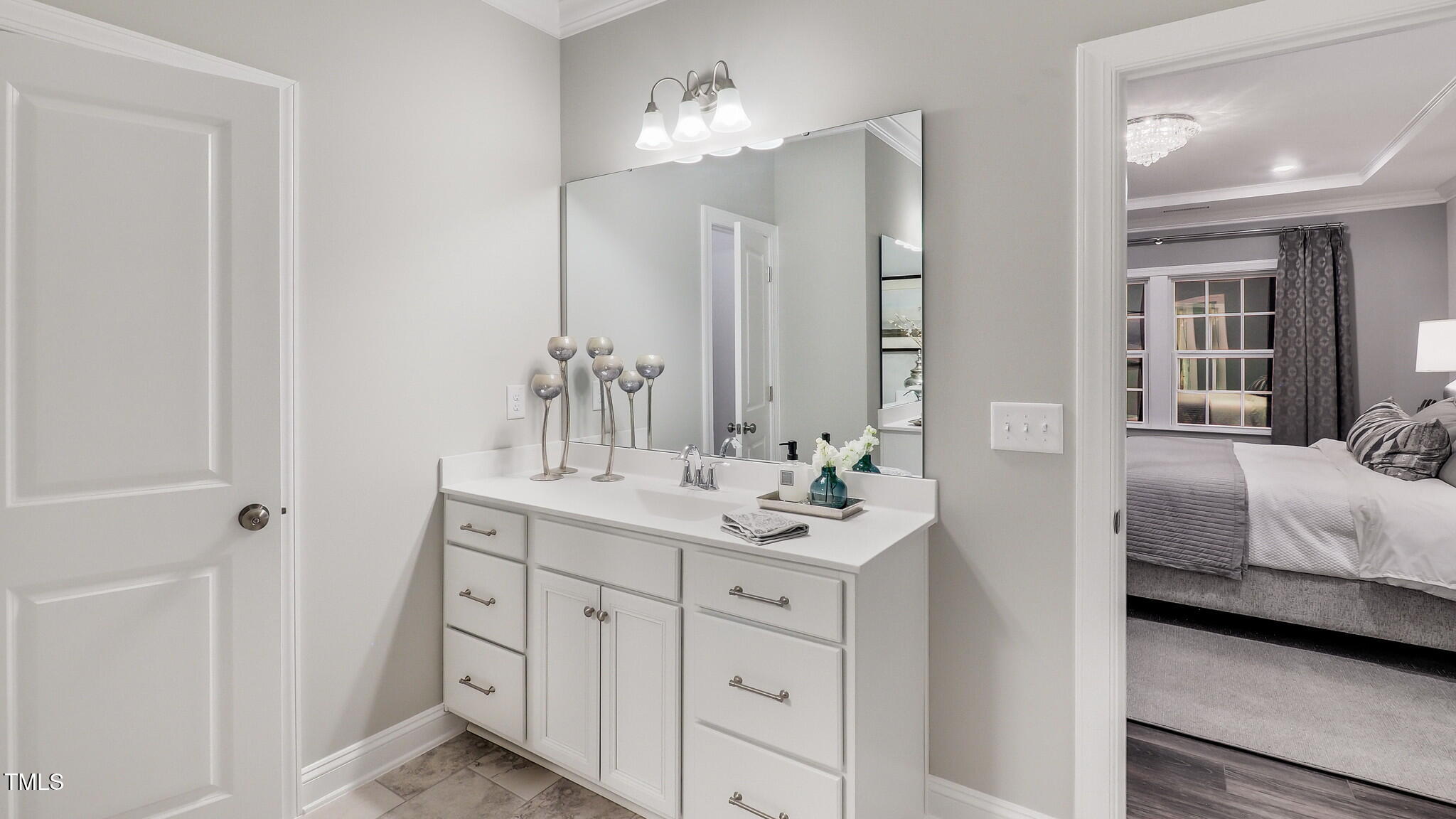 1502 Red Roses Avenue