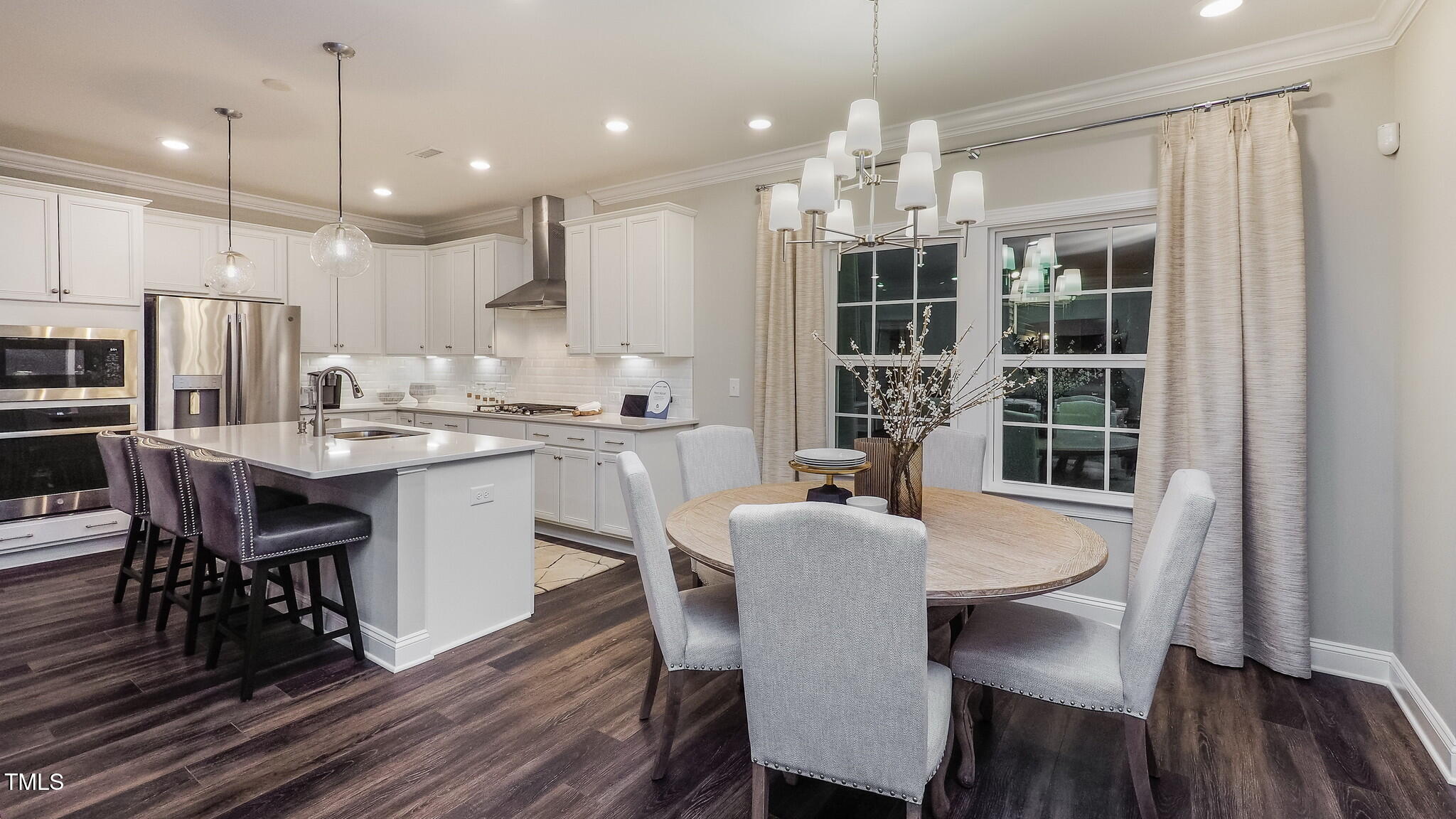 1502 Red Roses Avenue