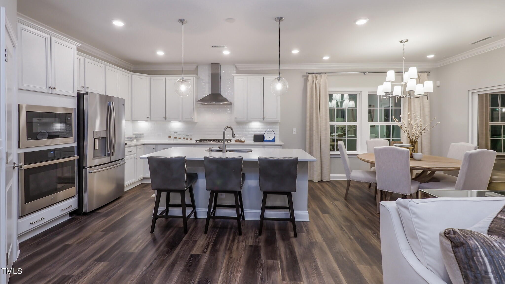 1502 Red Roses Avenue