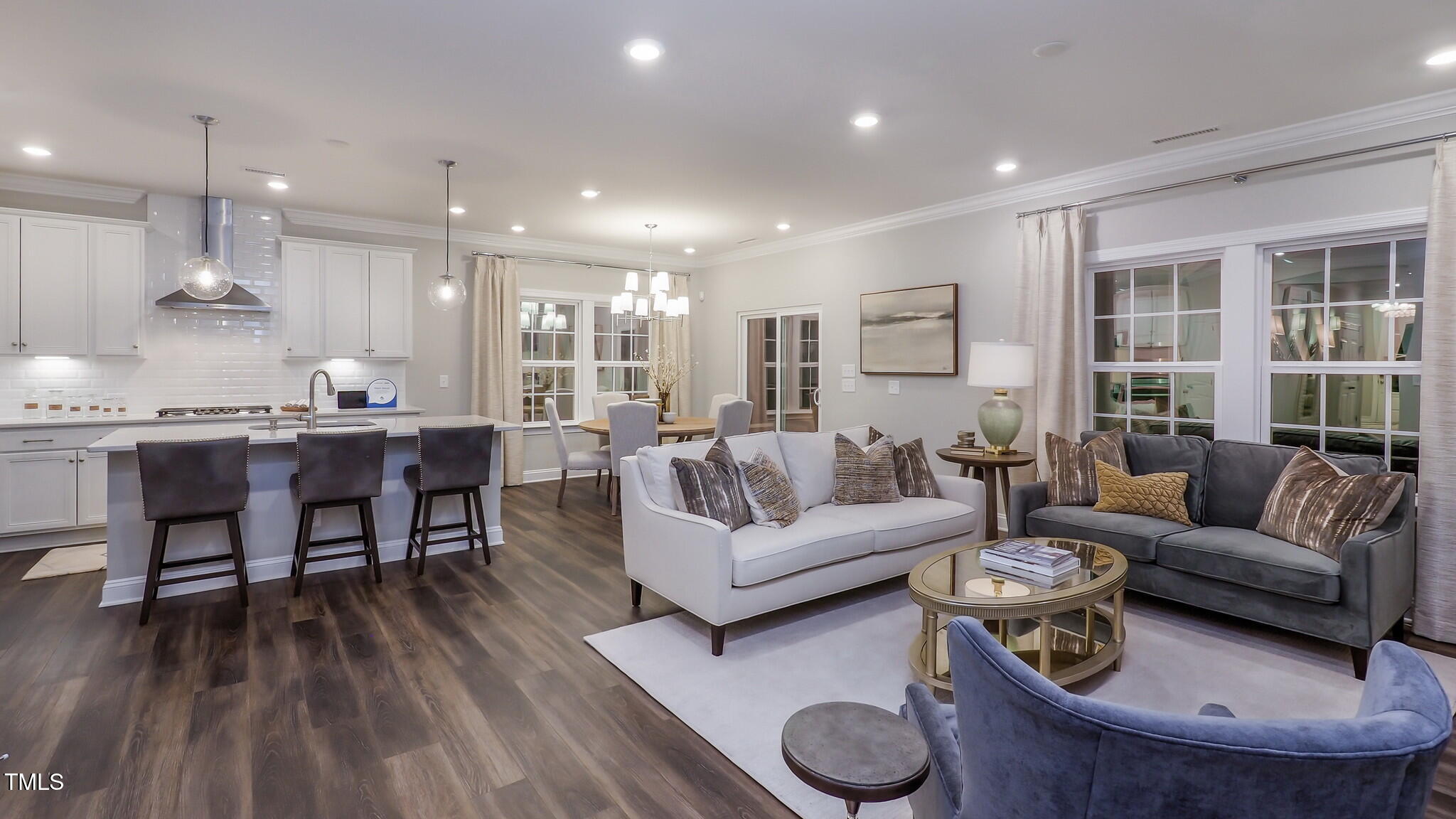 1502 Red Roses Avenue