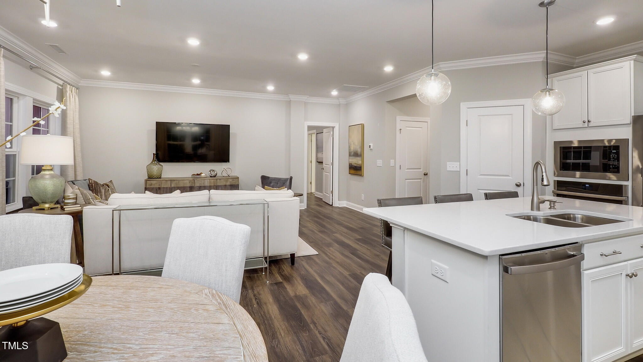 1502 Red Roses Avenue