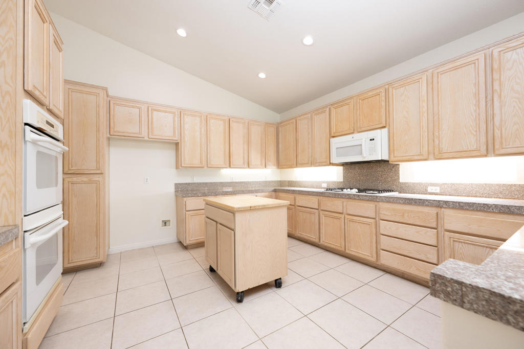 45627 Spyglass Hill Street