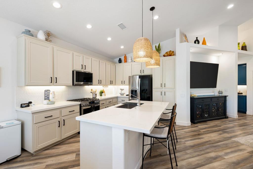 45137 Big Canyon Street