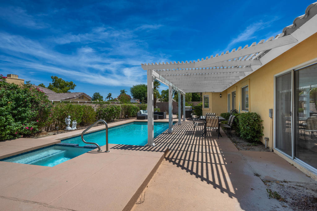 44210 Mariposa Court