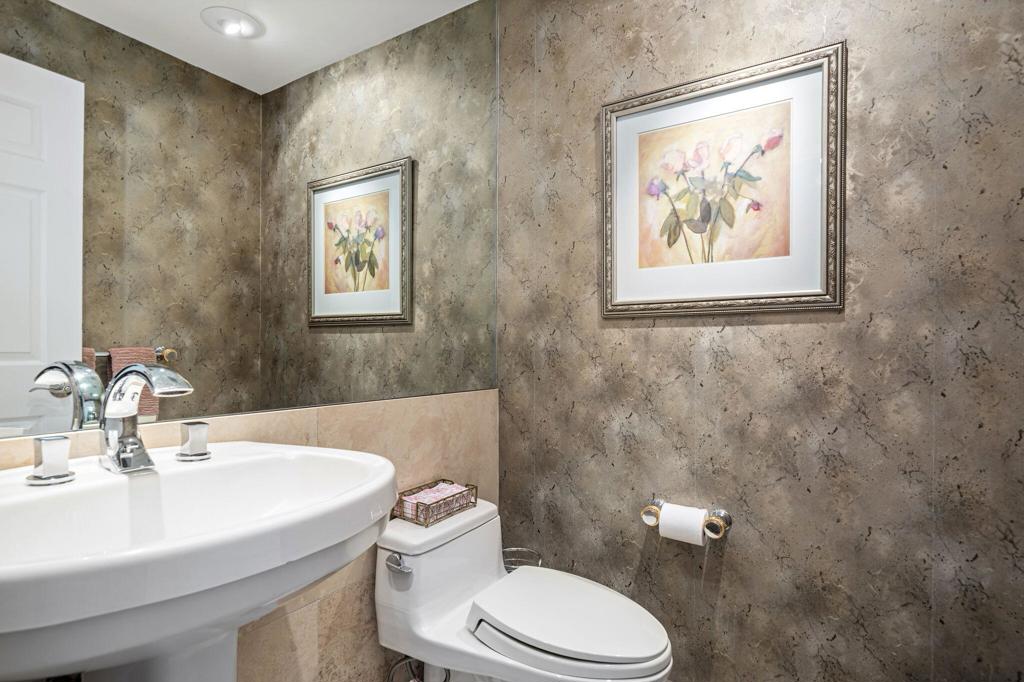 80228 Golden Horseshoe Drive