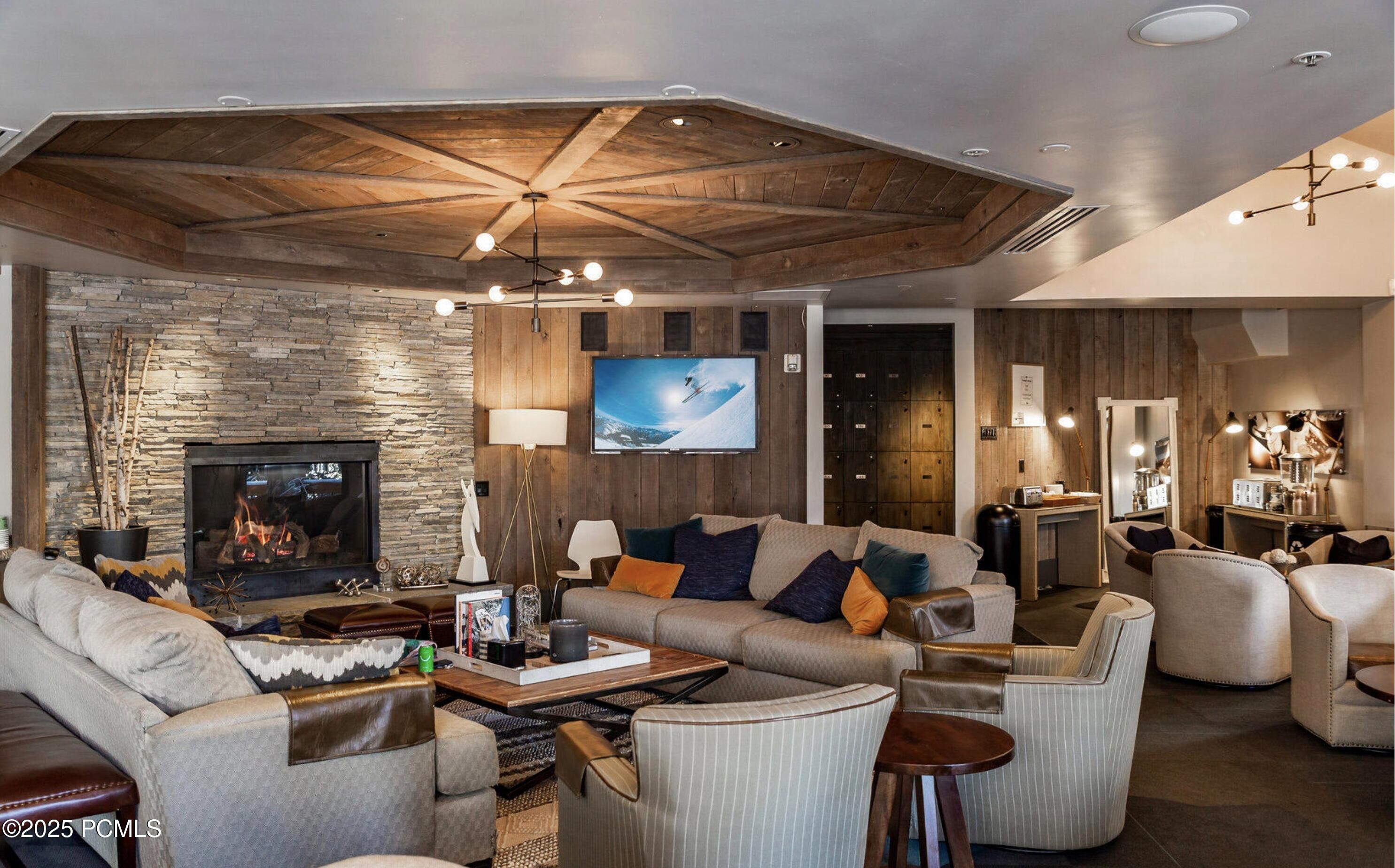 2322 E Westview Trail