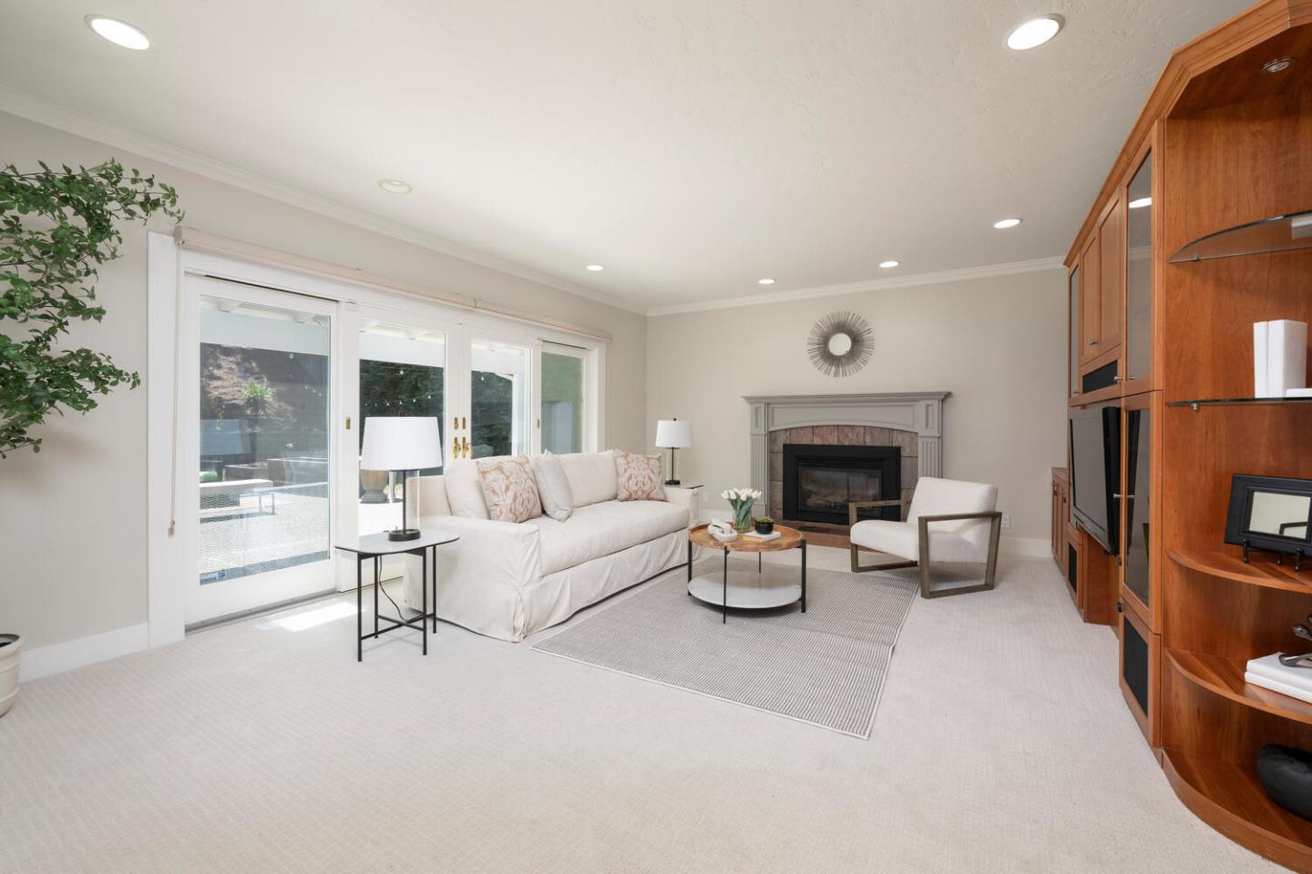 2721 Comstock Circle