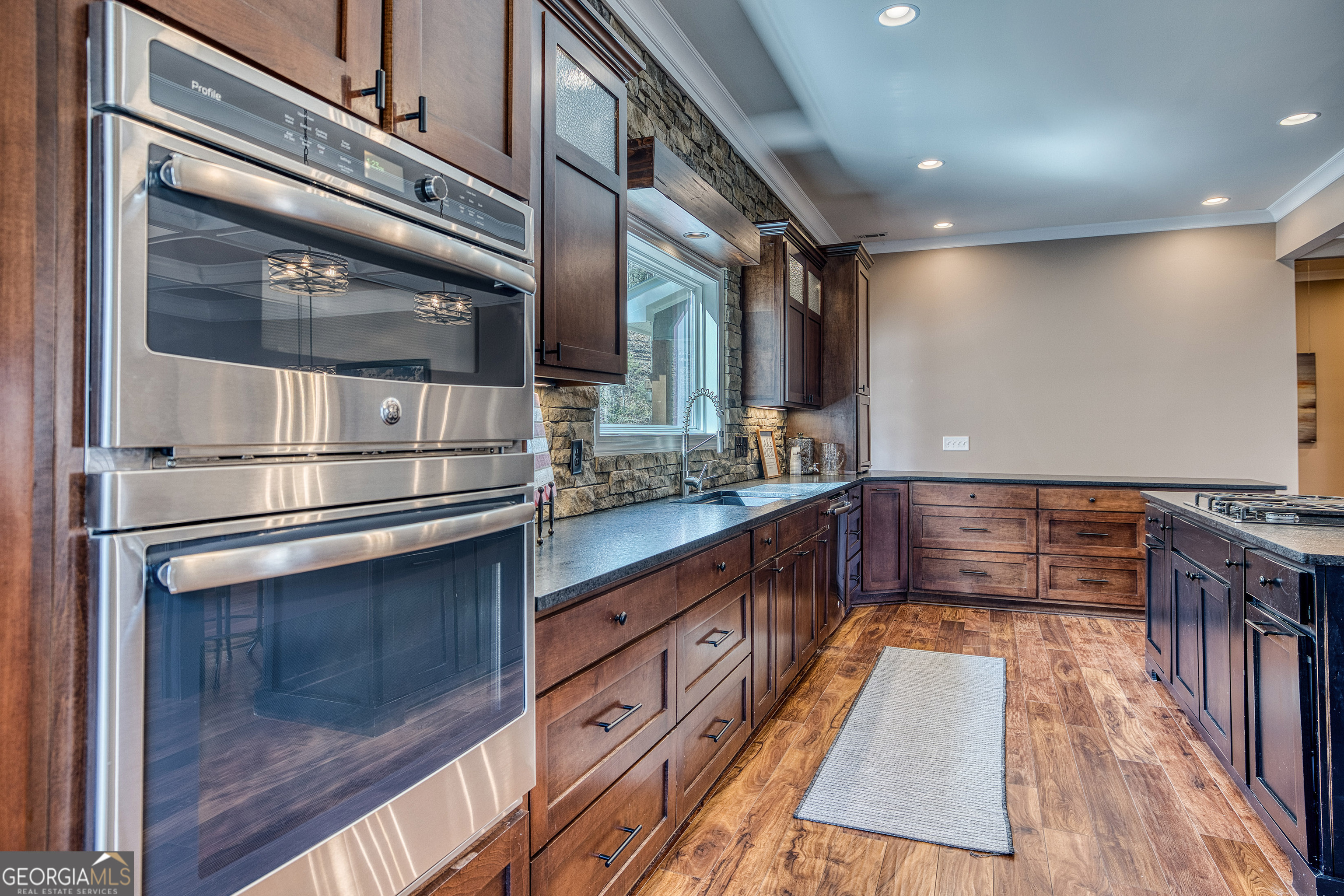 112 Springhill Lane