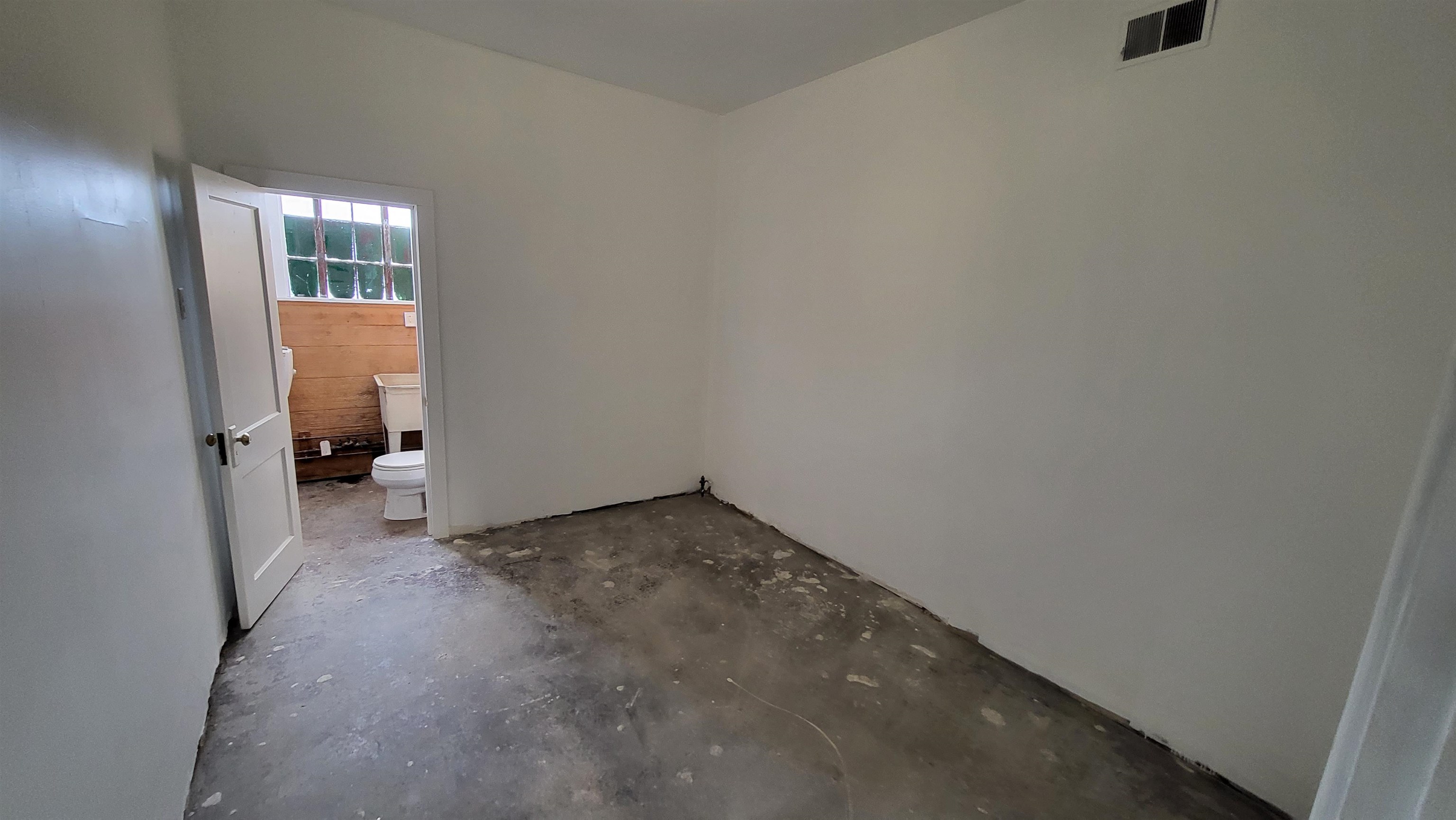 111 W 8th Ave