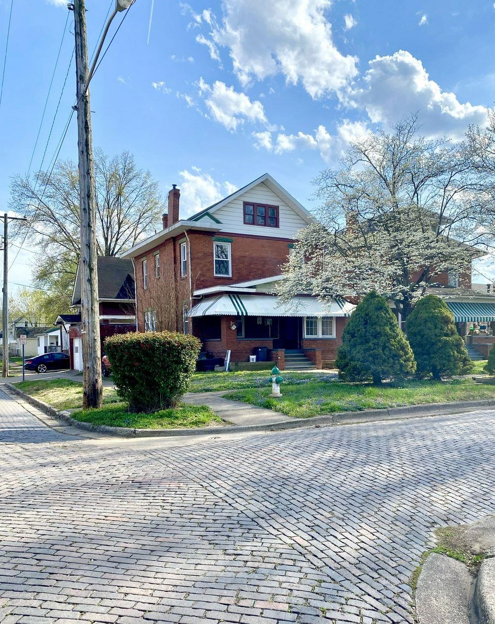 2747 Emmons Ave.