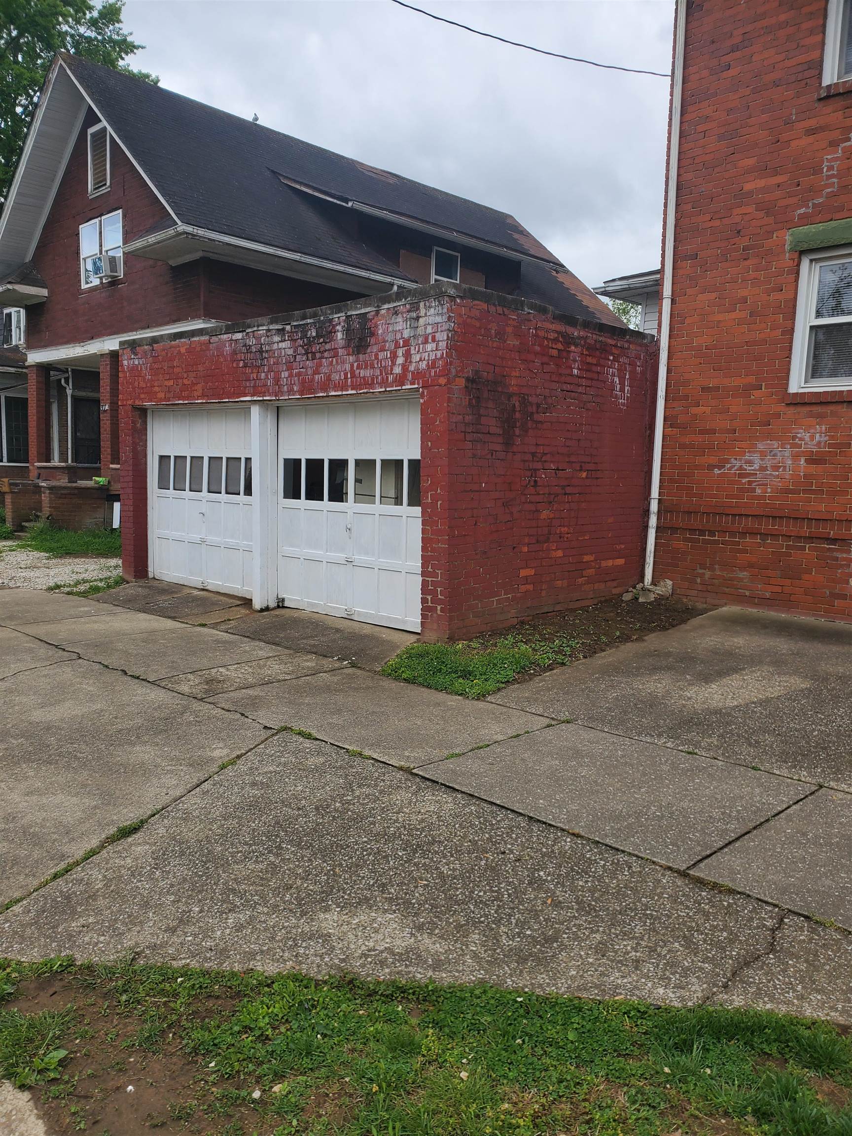 2747 Emmons Ave.