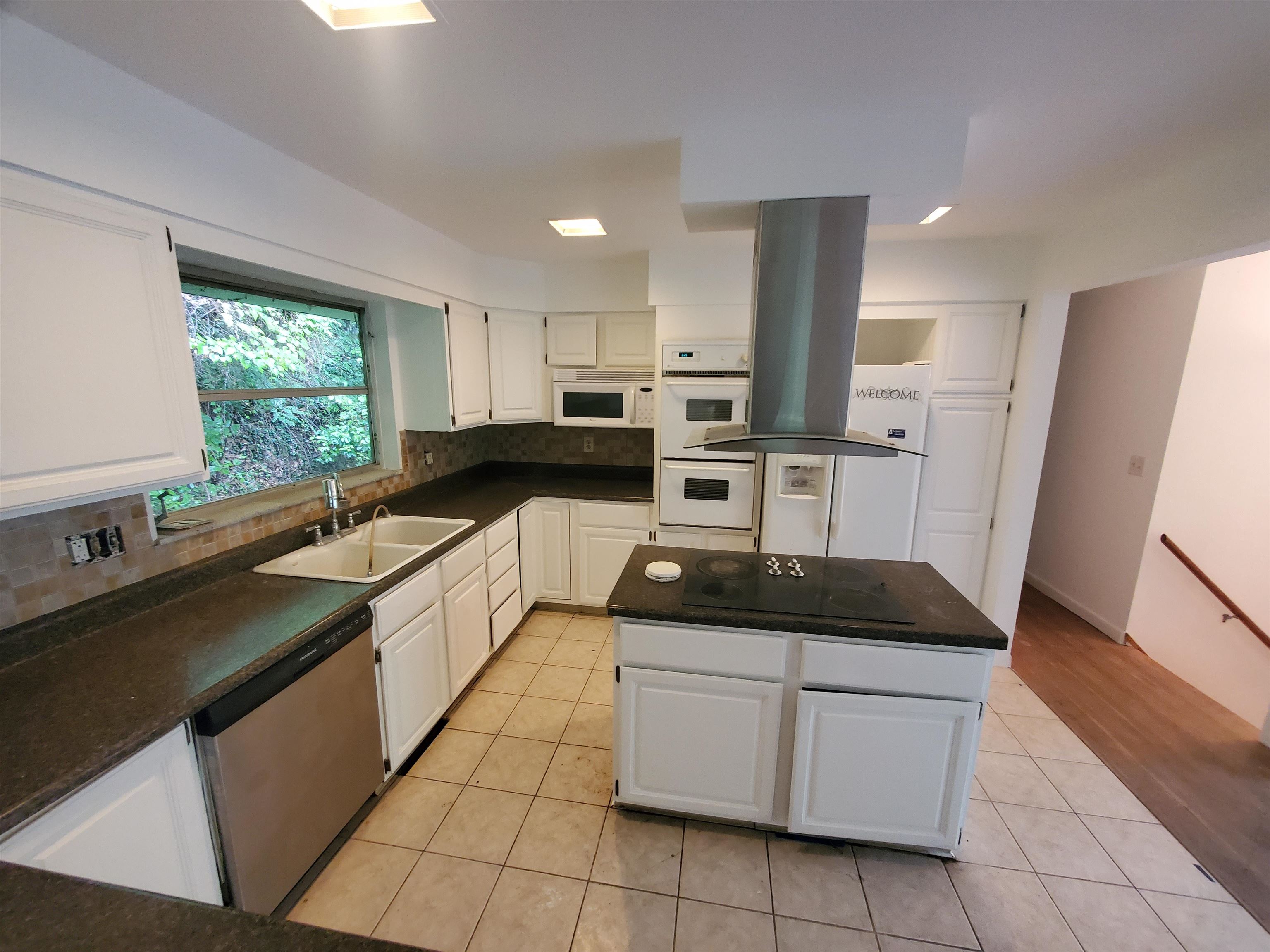1600 Highland Park Drive