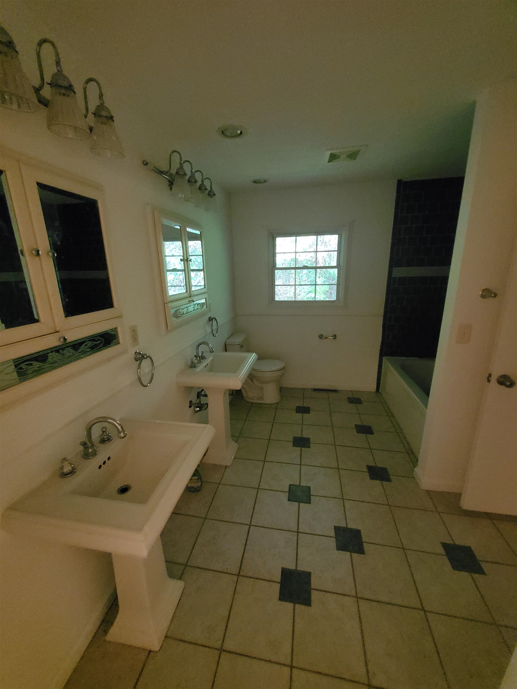 1600 Highland Park Drive