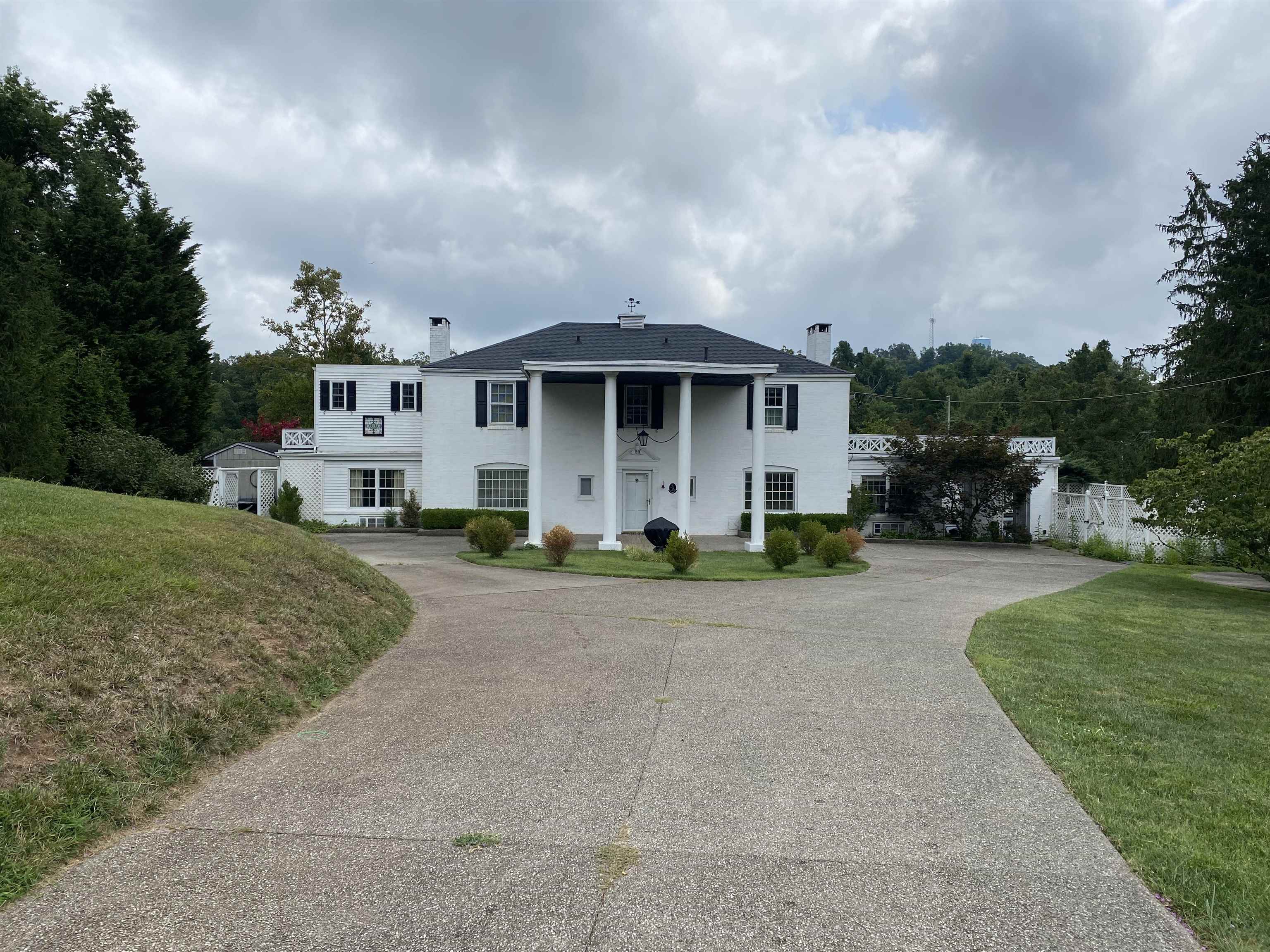 621 Summit Dr