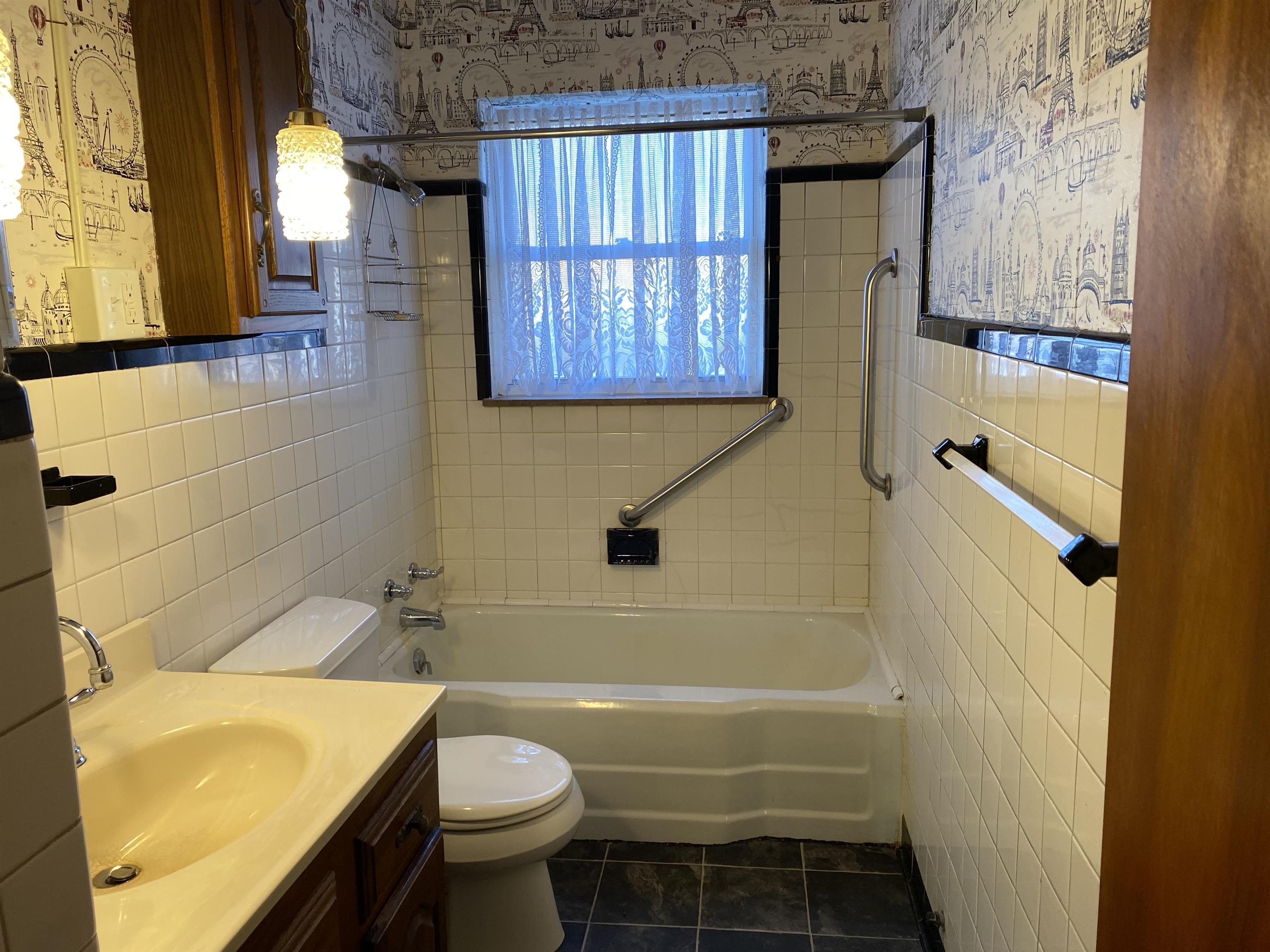 334 W 10th Ave
