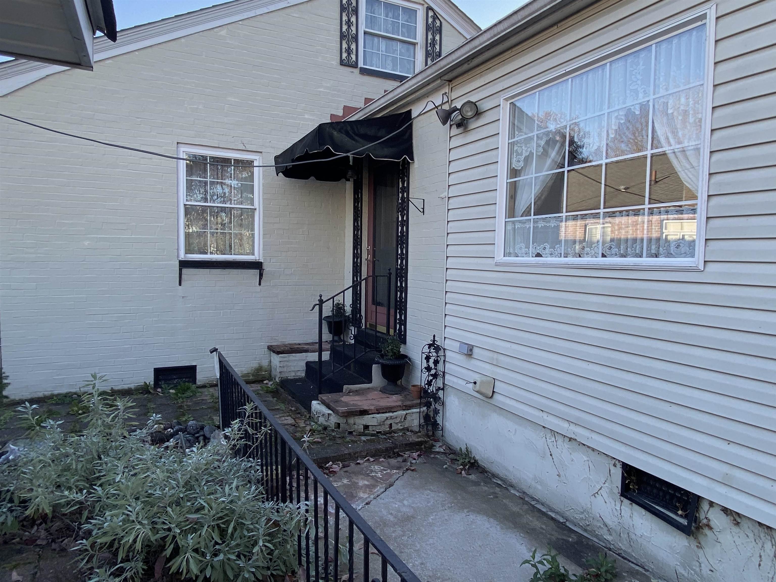 334 W 10th Ave