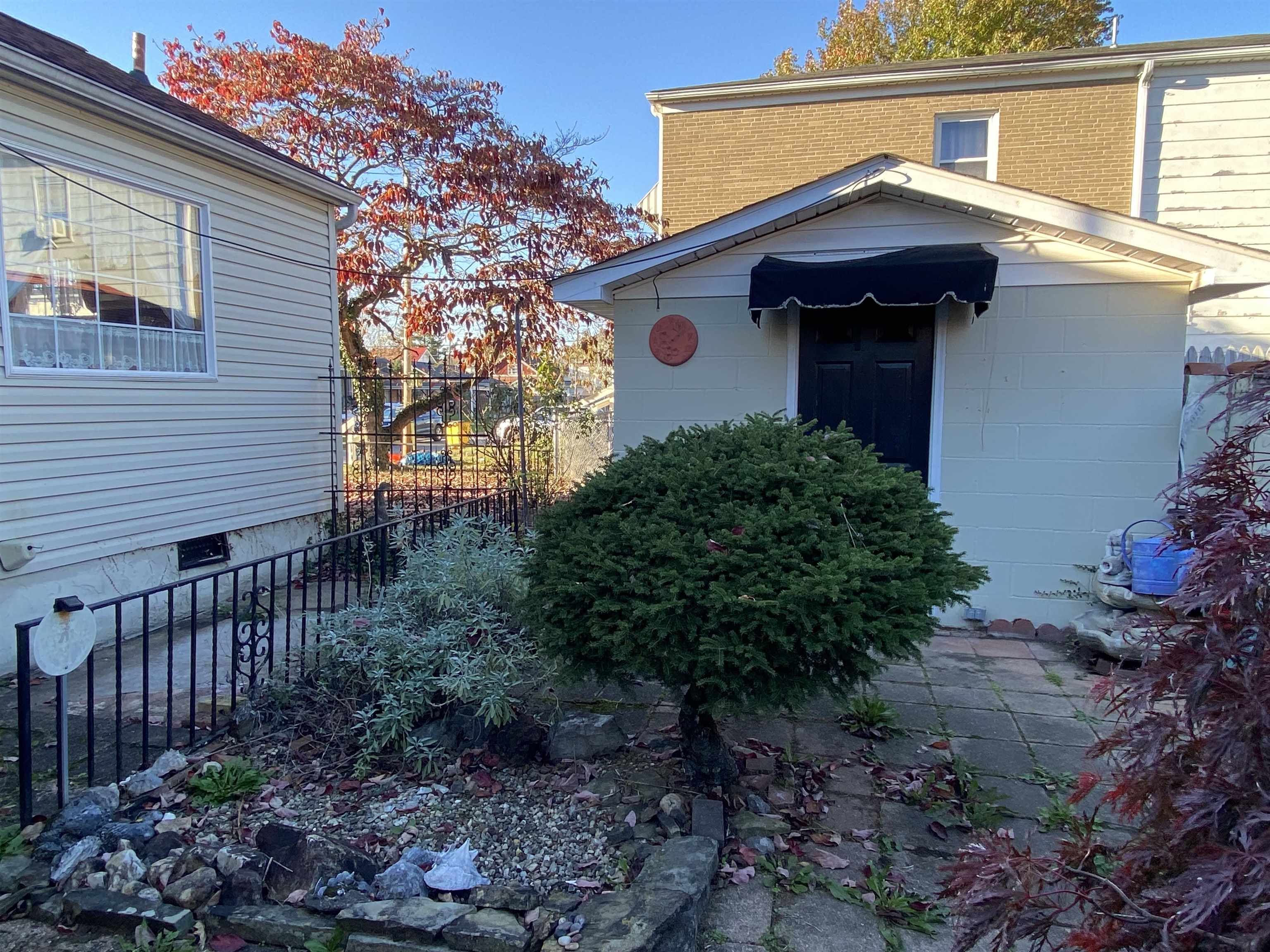 334 W 10th Ave