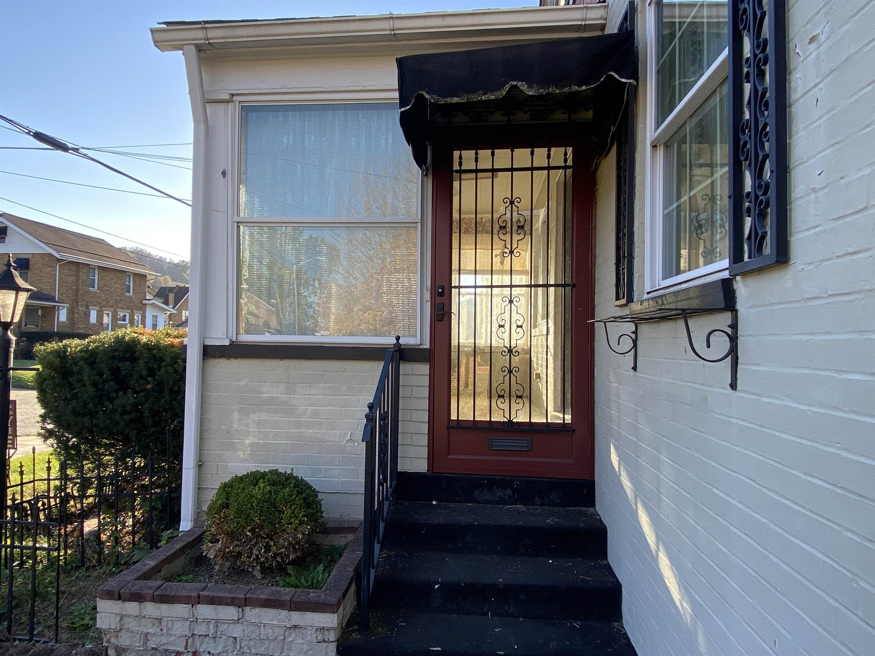 334 W 10th Ave