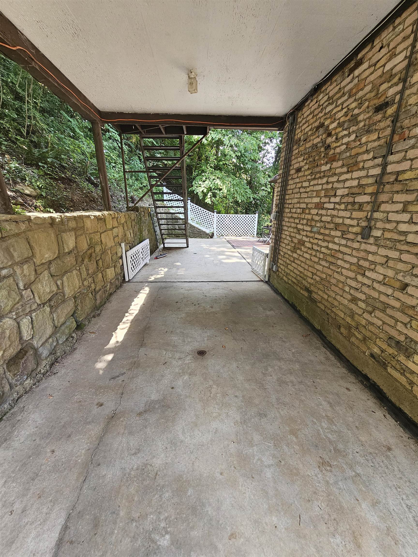 619 Hawthorne Way